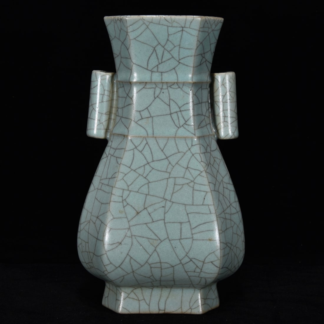 Song Dynasty Ru kiln azure glaze through-ear vase (1 of 9)