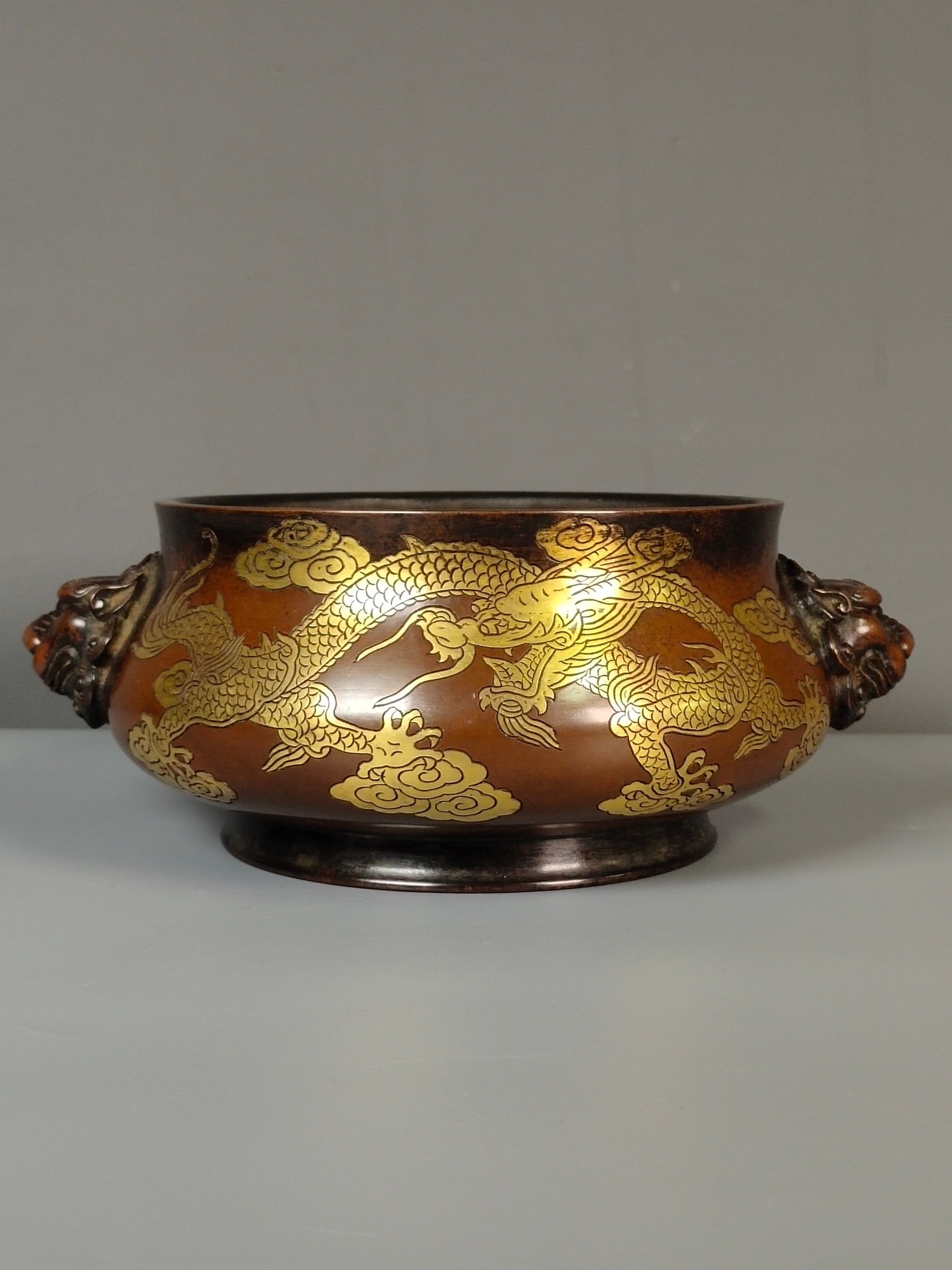 Chinese gilt bronze incense burner Ming dynasty Xuande Mark & Period: Size: Width 24.5 cm - Height 9.5 cm Materials: Gilt Bronze Time Period: Ming dynasty Manufactured Date: Xuande Mark & Period Object: Chinese Antique ⛨ Purchase With Confidence ✔ Ver