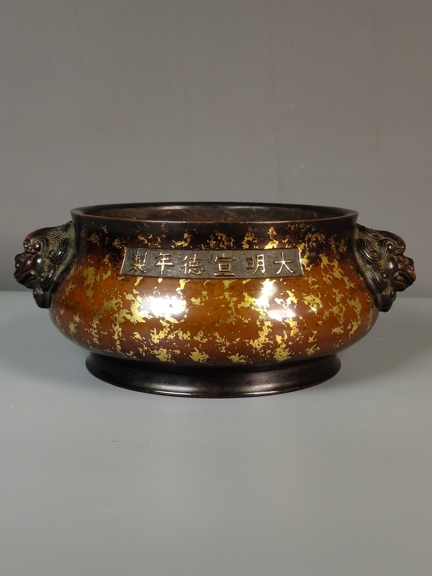 Chinese gilt bronze incense burner Ming dynasty Xuande Mark & Period: Size: Width 24 cm - Height 9 cm Materials: Gilt Bronze Time Period: Ming dynasty Manufactured Date: Xuande Mark & Period Object: Chinese Antique ⛨ Purchase With Confidence ✔ Verifie