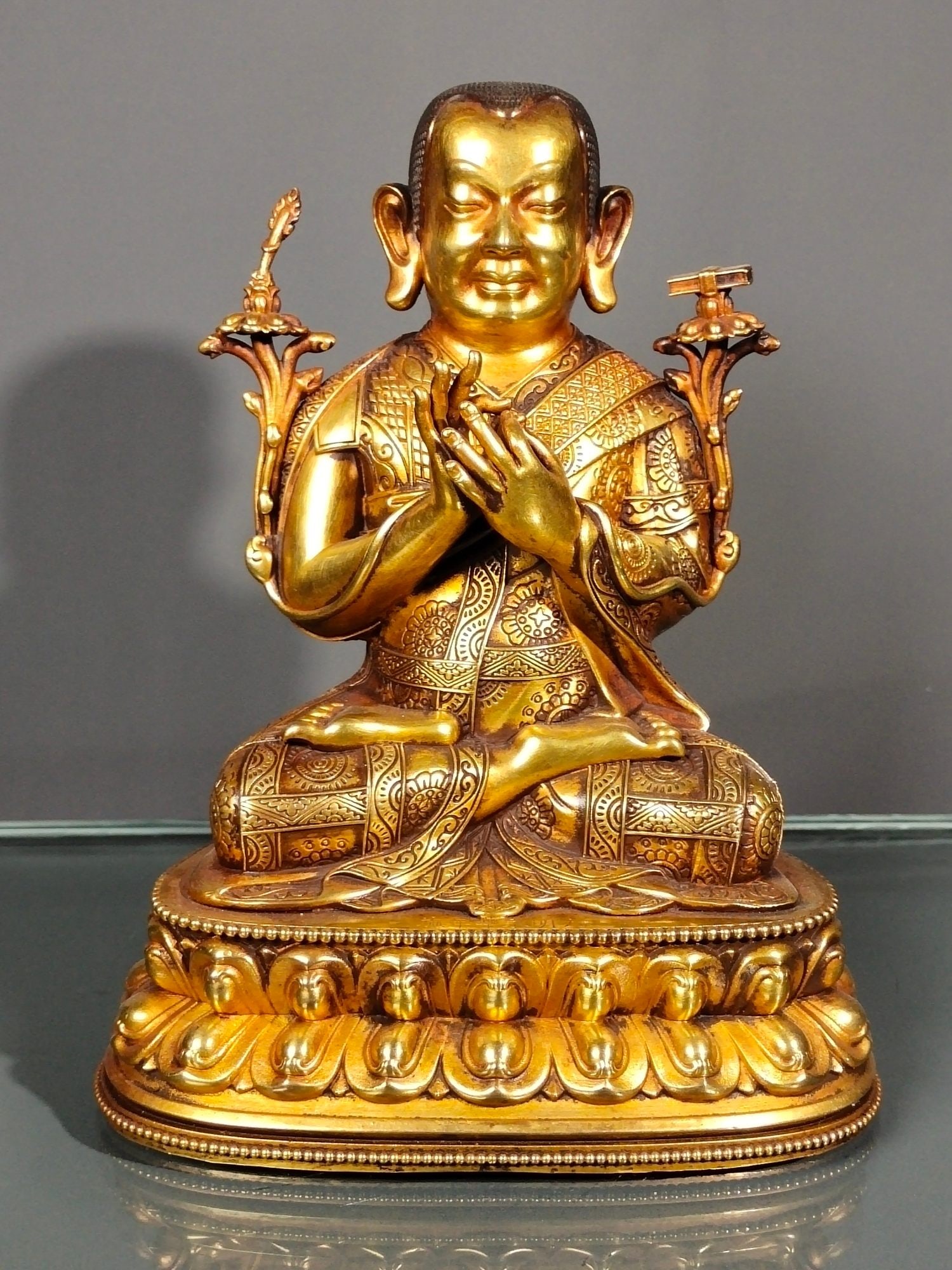 Chinese gilt bronze buddha figure Qing dynasty (1 of 9)