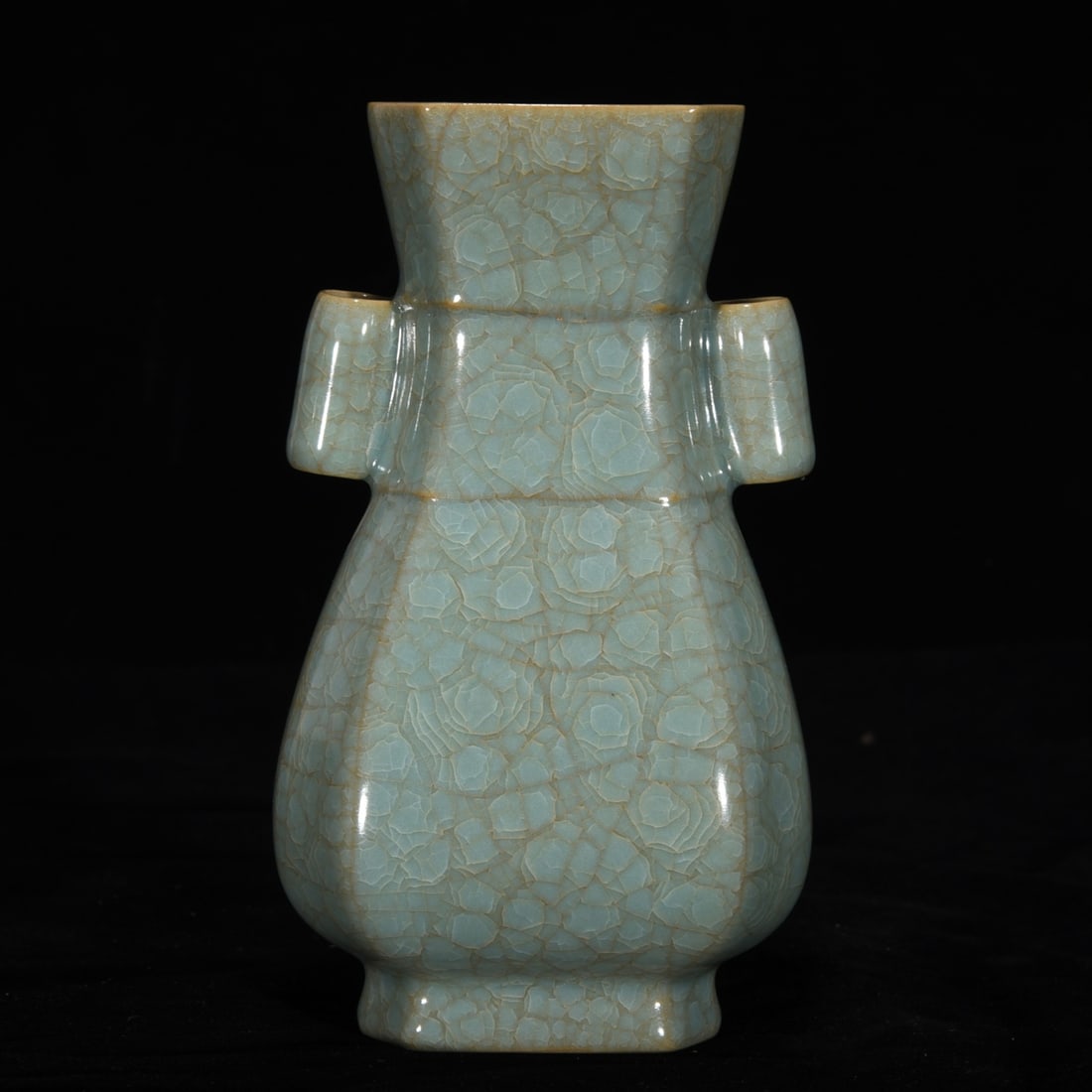 Song Dynasty Ru kiln ice cracked through-ear bottle (1 of 9)
