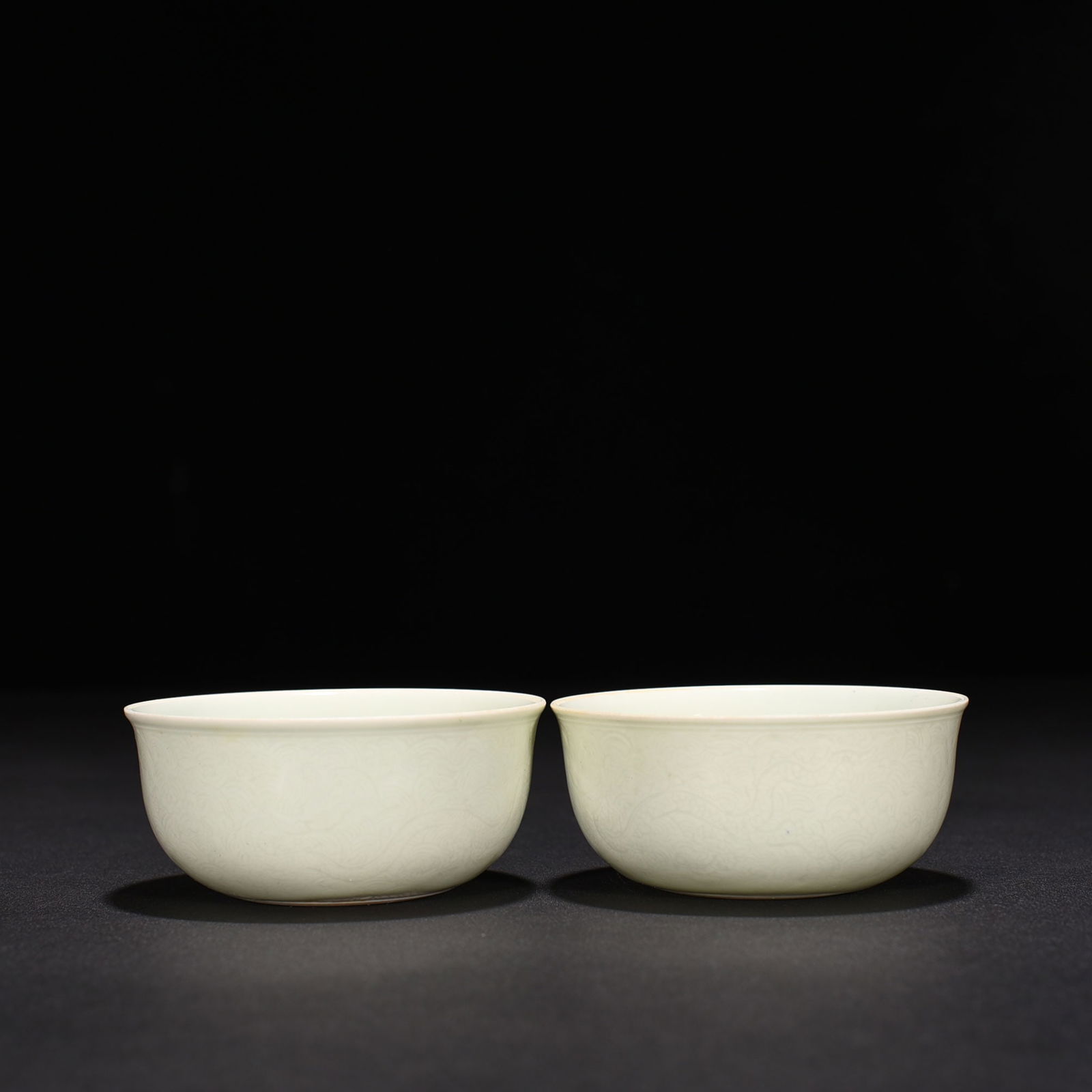 Ming Dynasty Chenghua sweet white glaze engraved seawater dragon porcelain cylinder cup: Size: Width 8.2 cm - Height 3.5 cm Materials: Porcelain Time Period: Ming dynasty Manufactured Date: Chenghua Mark & Period Object: Chinese Antique ⛨ Purchase With Confidence ✔ Veri