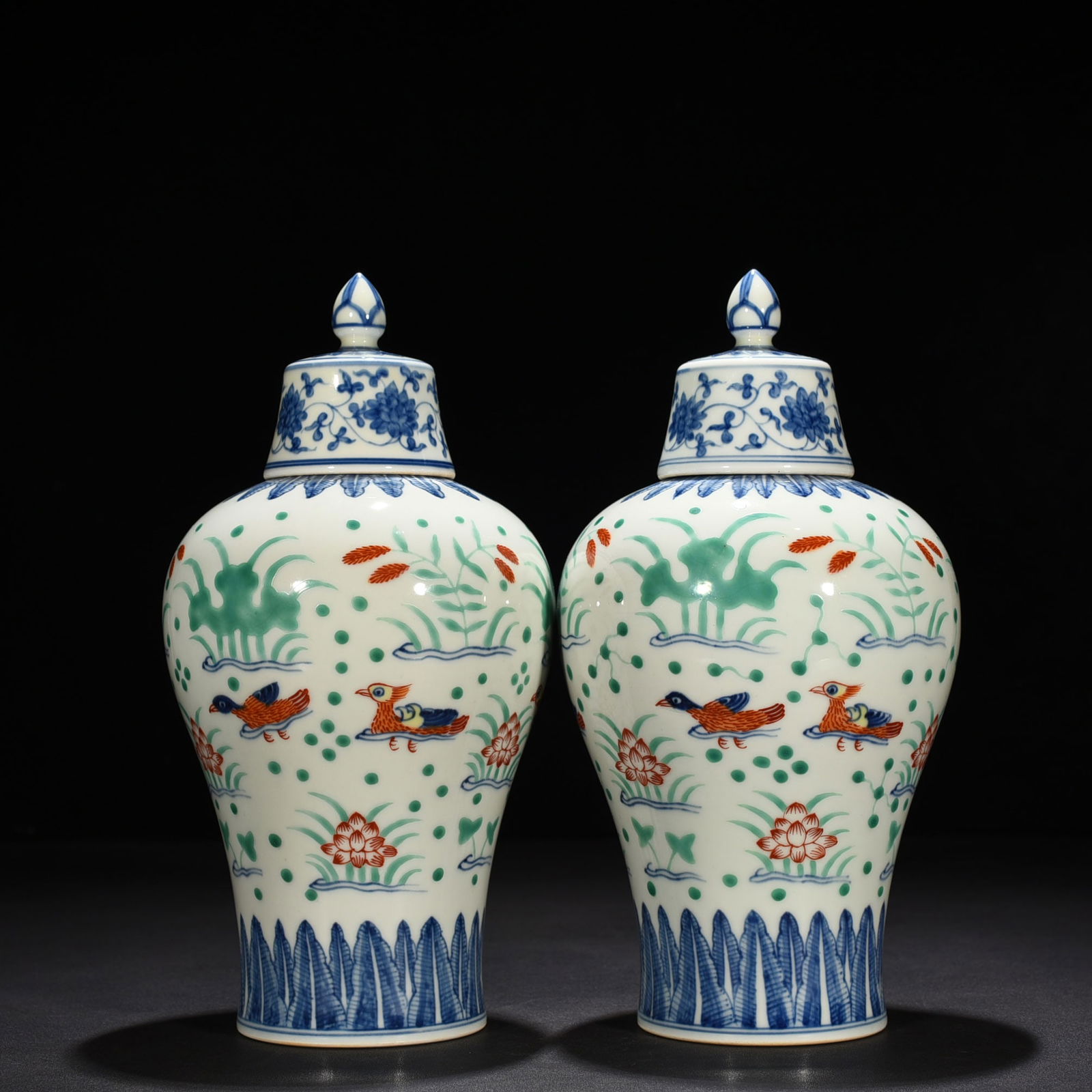 Ming Dynasty Chenghua blue and white multicolored lotus pond and mandarin duck porcelain plum vase: Size: Height 26 cm - Width 13 cm Materials: Porcelain Time Period: Ming dynasty Manufactured Date: Chenghua Mark & Period Object: Chinese Antique ⛨ Purchase With Confidence ✔ Verifi