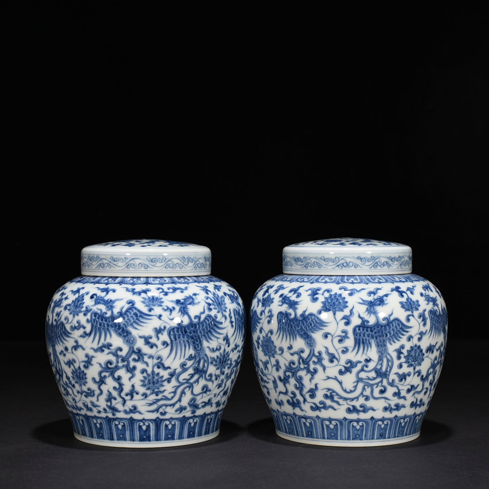 Ming Dynasty Chenghua blue and white intertwined branches and nine phoenix porcelain lid jar: Size: Height 13 cm - Width 13 cm Materials: Porcelain Time Period: Ming dynasty Manufactured Date: Chenghua Mark & Period Object: Chinese Antique ⛨ Purchase With Confidence ✔ Verifi