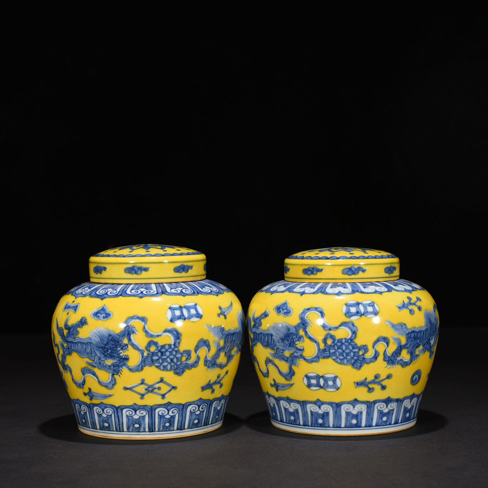 Ming Dynasty Chenghua yellow ground blue and white lion rolling hydrangea porcelain sky-shaped jar: Size: Height 13 cm - Width 12 cm Materials: Porcelain Time Period: Ming dynasty Manufactured Date: Chenghua Mark & Period Object: Chinese Antique ⛨ Purchase With Confidence ✔ Verifi
