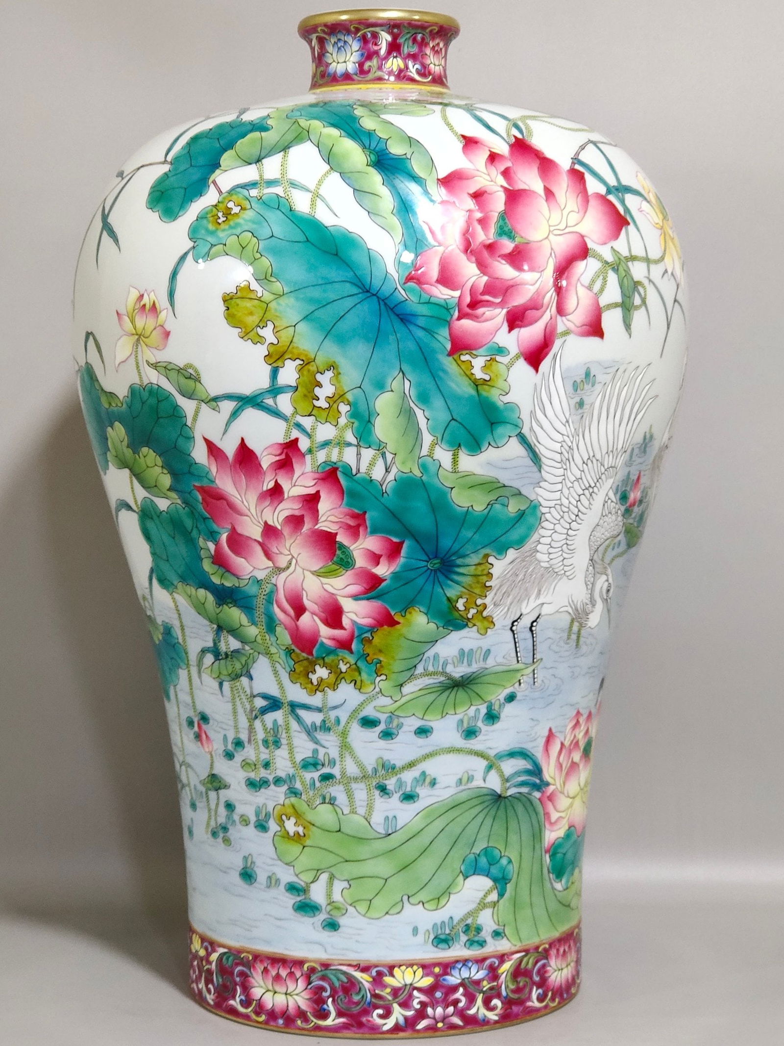 Chinese famille rose porcelain vase Qing dynasty Yongzheng Mark & Period: Size: Height 38 cm - Width 21 cm Materials: Porcelain Time Period: Qing dynasty Manufactured Date: Yongzheng Mark & Period Object: Chinese Antique ⛨ Purchase With Confidence ✔ Verif
