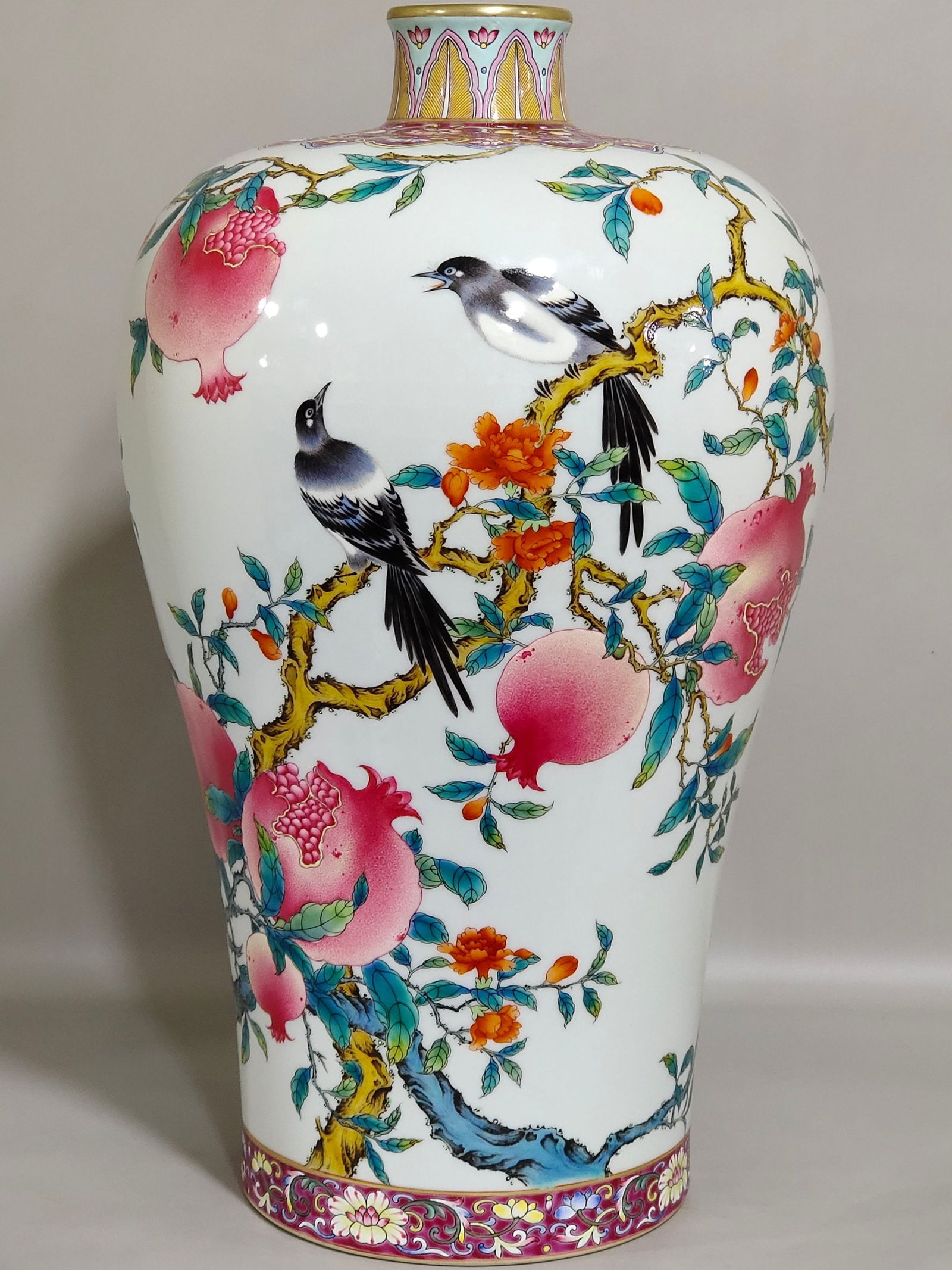 Qing Dynasty Yongzheng rouge red magpie pomegranate plum vase (1 of 8)