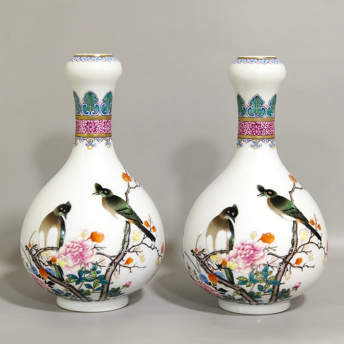 Chinese famille rose porcelain vase pair Qing dynasty Yongzheng Mark & Period: Size: Height 17.5 cm - Width 9.5 cm Materials: Porcelain Time Period: Qing dynasty Manufactured Date: Yongzheng Mark & Period Object: Chinese Antique ⛨ Purchase With Confidence ✔ Ve