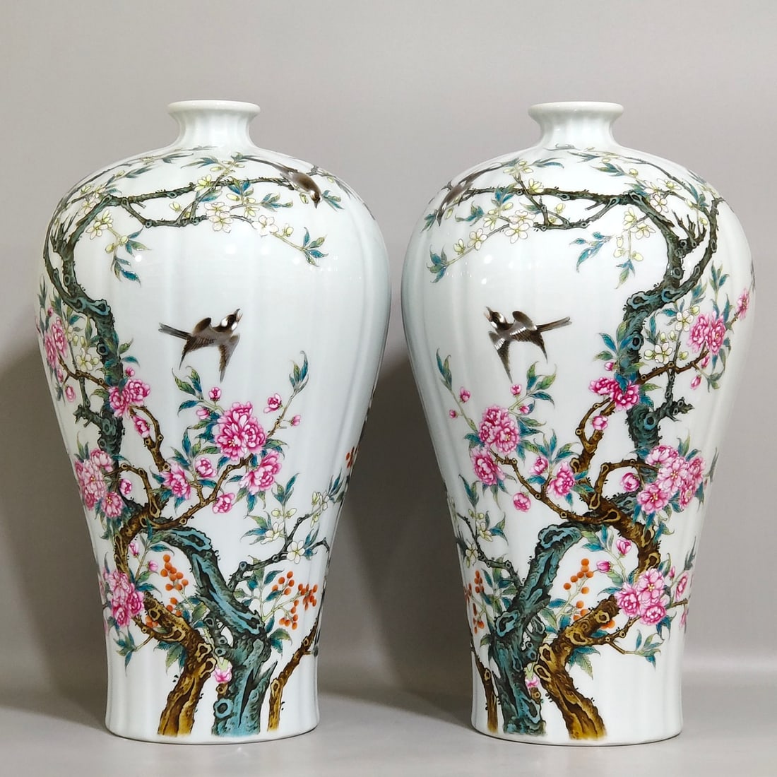 Chinese famille rose porcelain vase pair Qing dynasty Yongzheng Mark & Period (1 of 9)