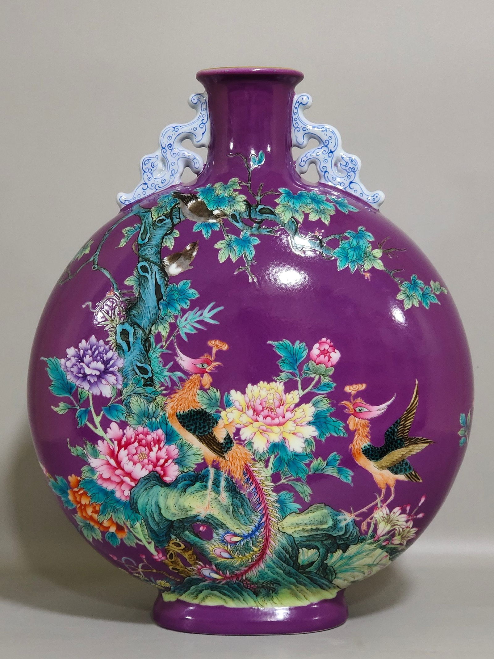 Chinese famille rose porcelain vase Qing dynasty Yongzheng Mark & Period: Size: Height 32.5 cm - Width 25 cm Materials: Porcelain Time Period: Qing dynasty Manufactured Date: Yongzheng Mark & Period Object: Chinese Antique ⛨ Purchase With Confidence ✔ Ver