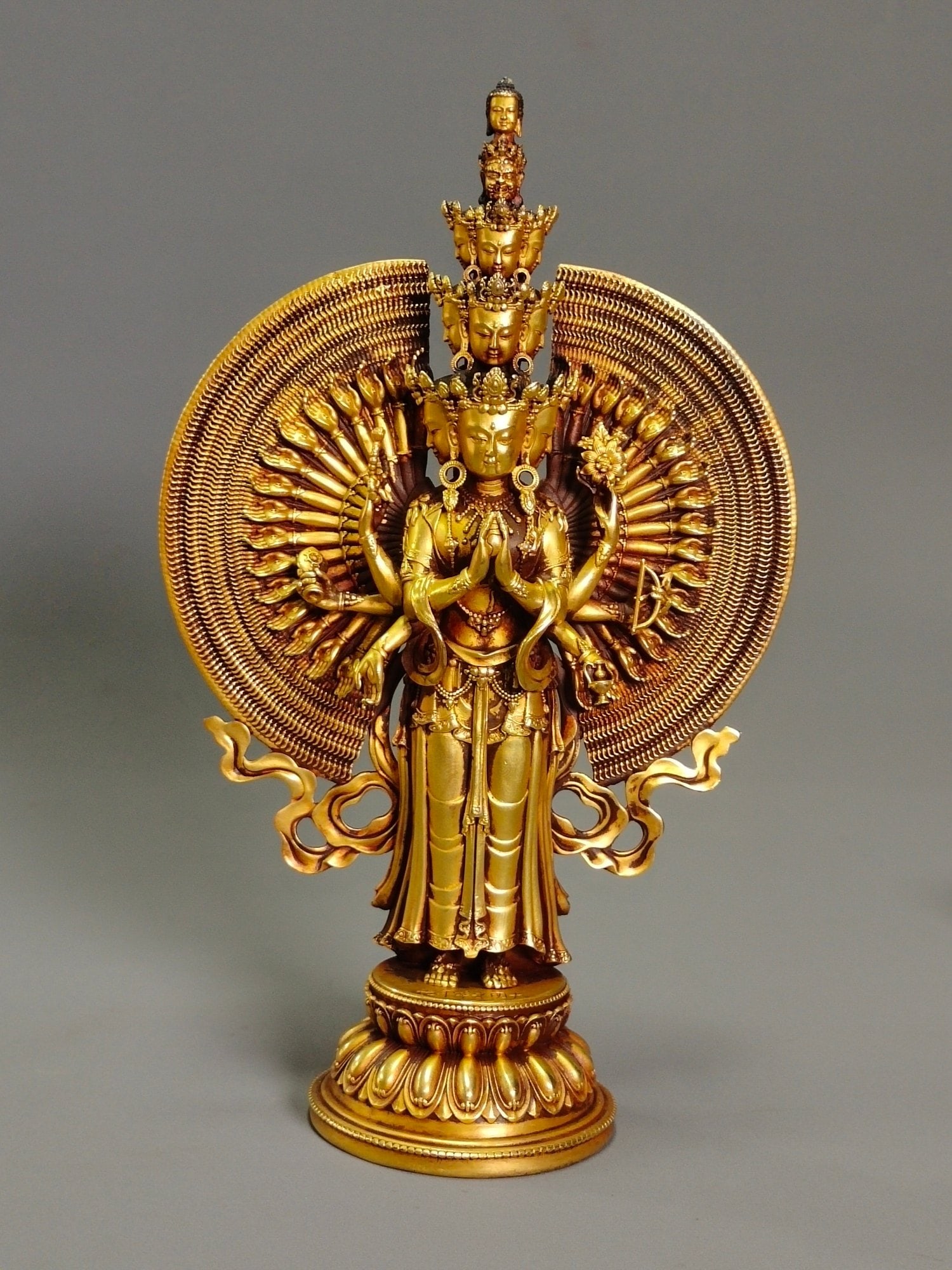 Chinese gilt bronze buddha figure Qing dynasty: Size: Height 23 cm - Width 14.5 cm Materials: Gilt Bronze Time Period: Qing dynasty Manufactured Date: Qianlong Period Object: Chinese Antique ⛨ Purchase With Confidence ✔ Verified