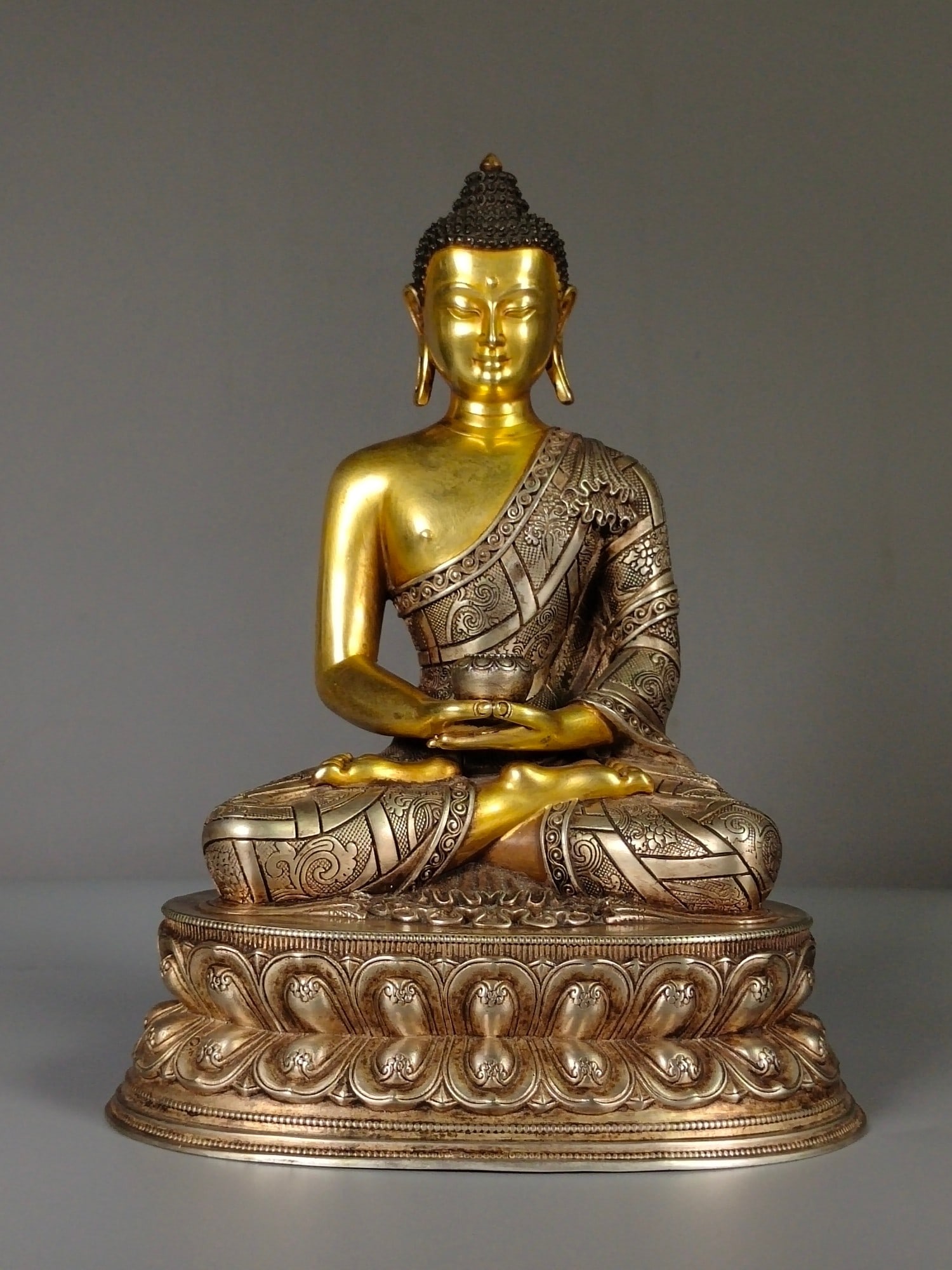 Chinese gilt bronze buddha figure Qing dynasty (1 of 9)