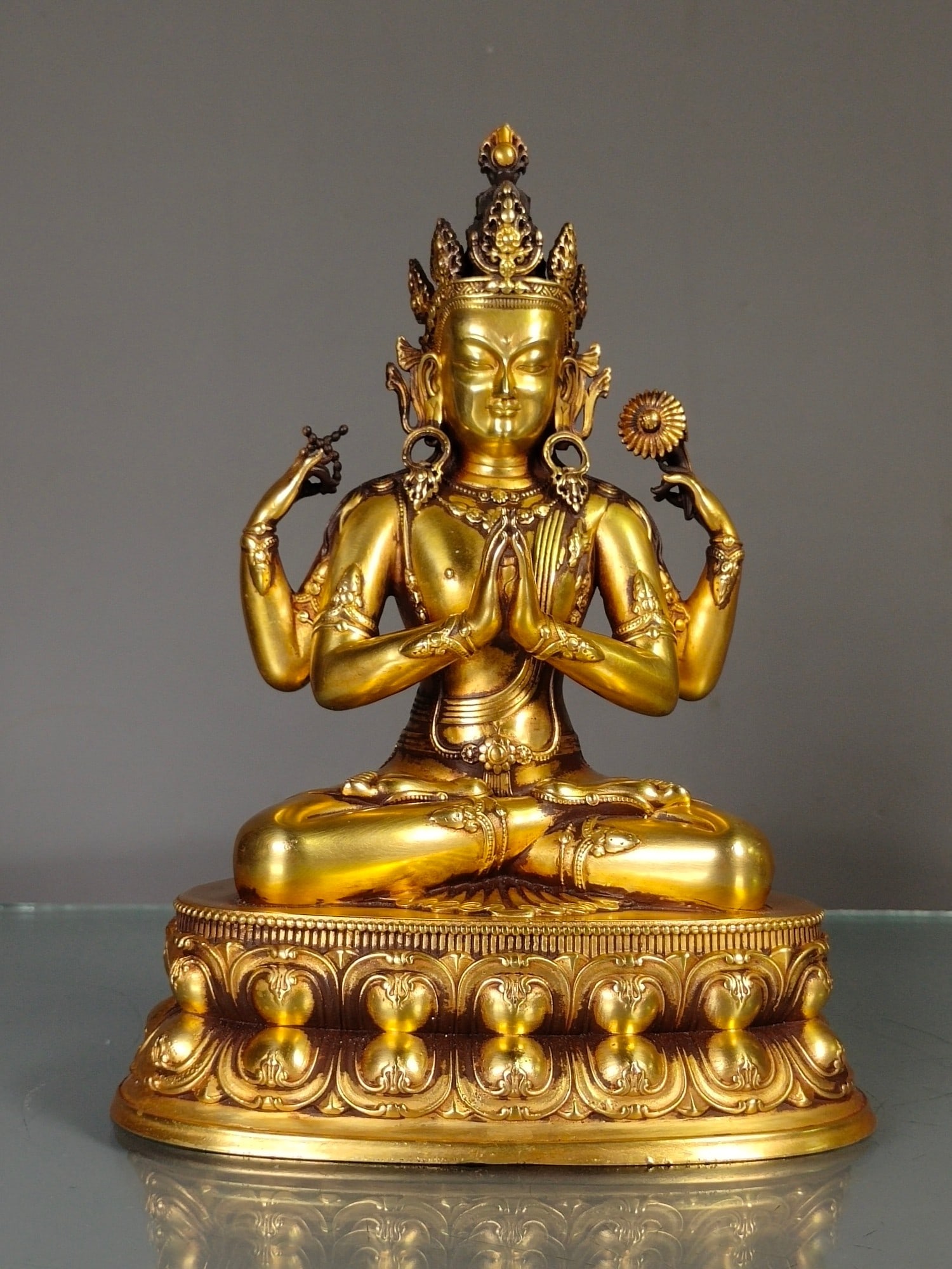 Chinese gilt bronze buddha figure Qing dynasty: Size: Height 21 cm - Width 15 cm Materials: Gilt Bronze Time Period: Qing dynasty Manufactured Date: Qianlong Period Object: Chinese Antique ⛨ Purchase With Confidence ✔ Verified Au