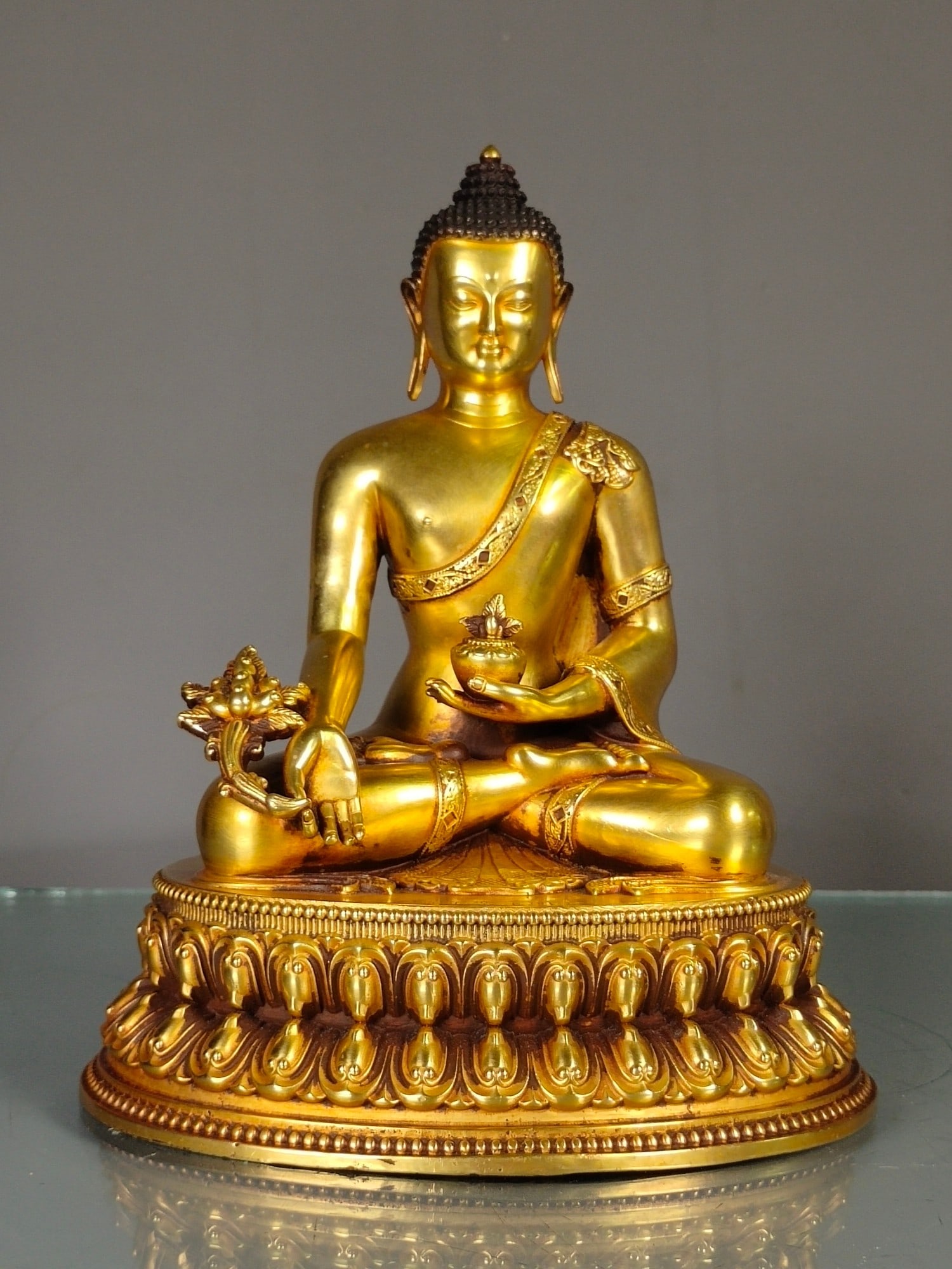 Chinese gilt bronze buddha figure Qing dynasty (1 of 9)