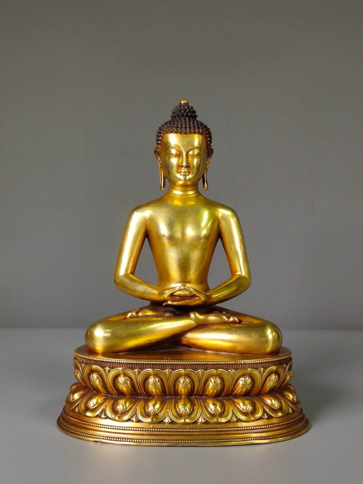 Chinese gilt bronze buddha figure Qing dynasty (1 of 9)