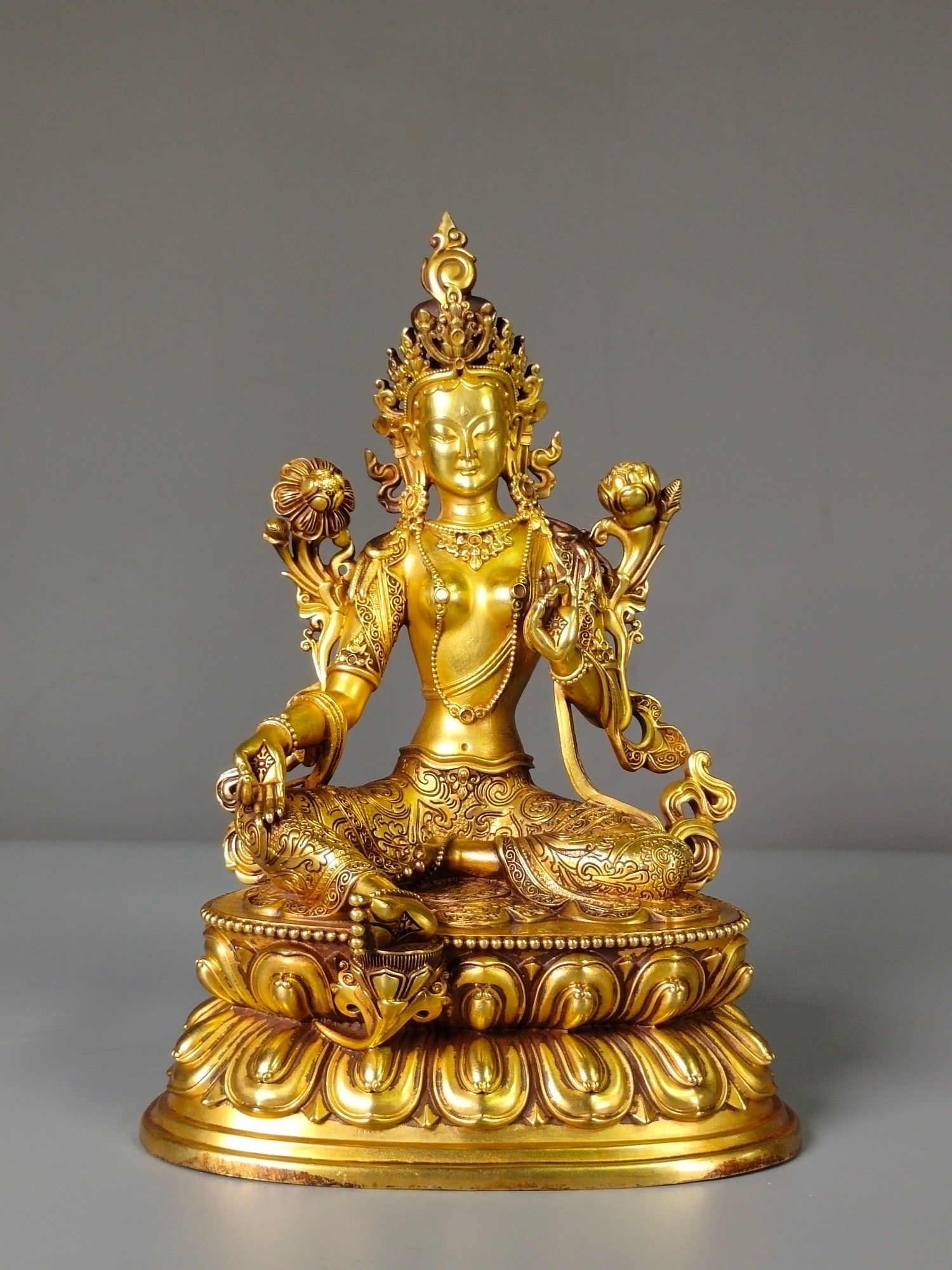 Chinese gilt bronze buddha figure Qing dynasty (1 of 9)