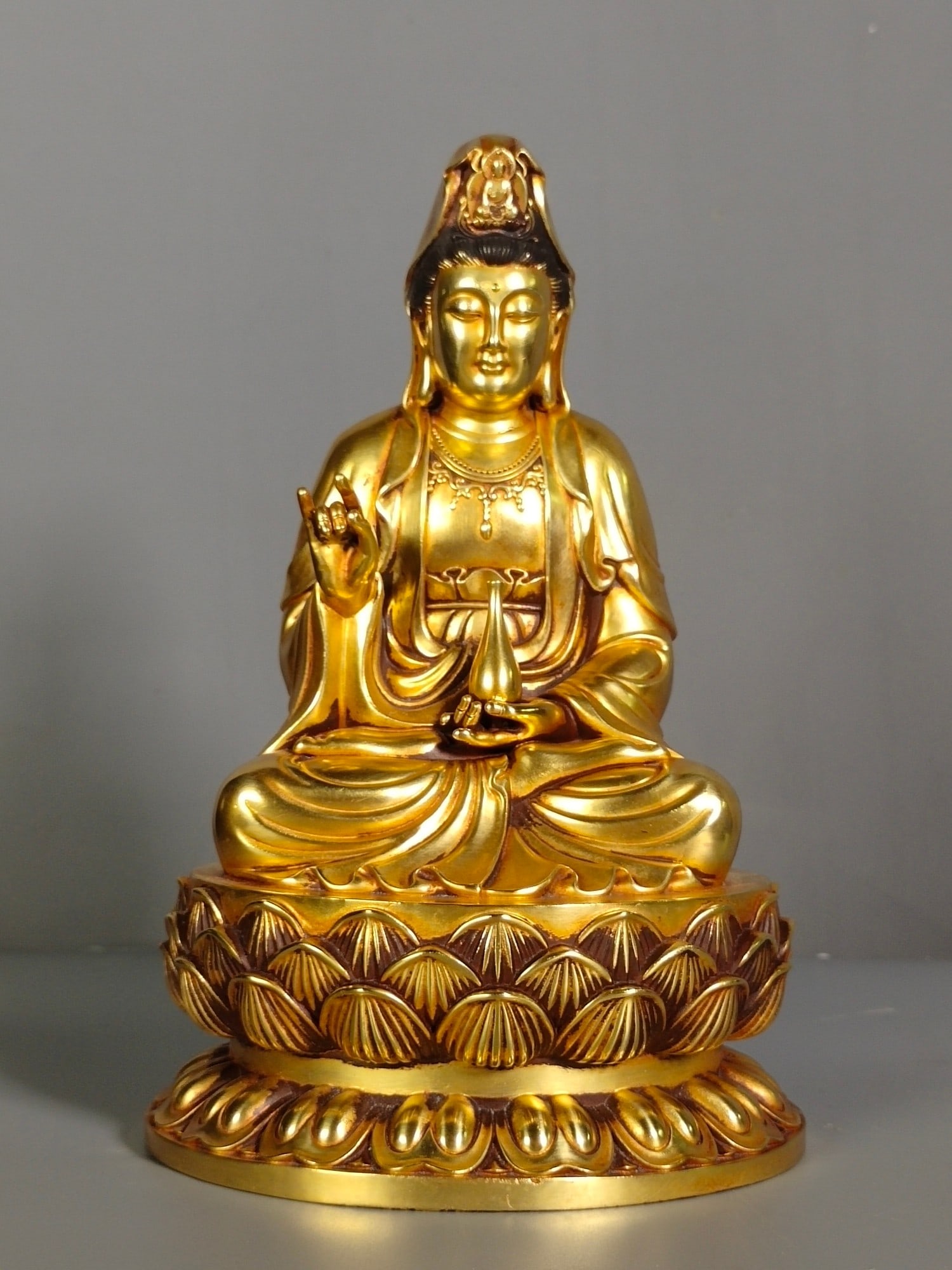 Chinese gilt bronze buddha figure Qing dynasty (1 of 9)