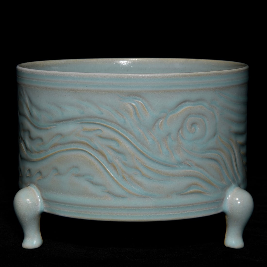 Chinese ru kiln porcelain furnace Song dynasty: Size: Width 18 cm - Height 13.3 cm Materials: Porcelain Time Period: Song dynasty Manufactured Date: 10th-c Period Object: Chinese Antique ⛨ Purchase With Confidence ✔ Verified Auct