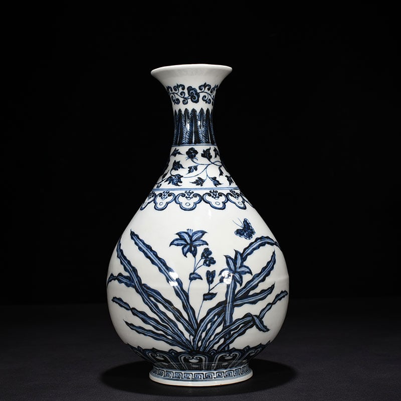 Ming Dynasty Yongle blue and white daylilies butterfly love porcelain jade pot: Size: Height 34 cm - Width 20 cm Materials: Porcelain Time Period: Ming dynasty Manufactured Date: Yongle Mark & Period Object: Chinese Antique ⛨ Purchase With Confidence ✔ Verified