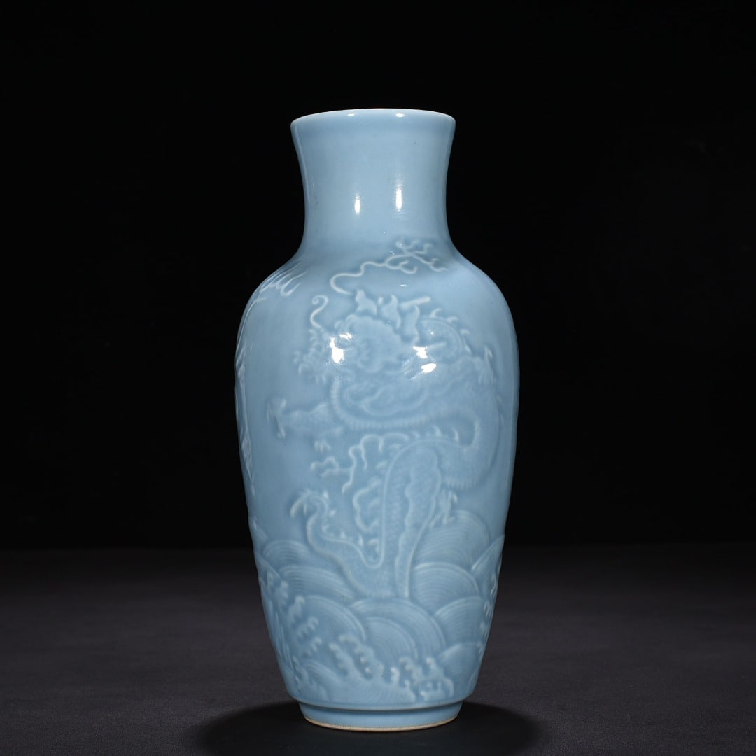 Chinese sky blue glaze porcelain vase Qing dynasty Qianlong Mark & Period (1 of 7)