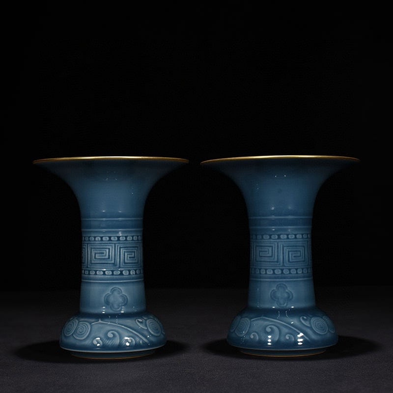 Qing Dynasty Qianlong azure glazed gold-engraved flower vase (1 of 8)