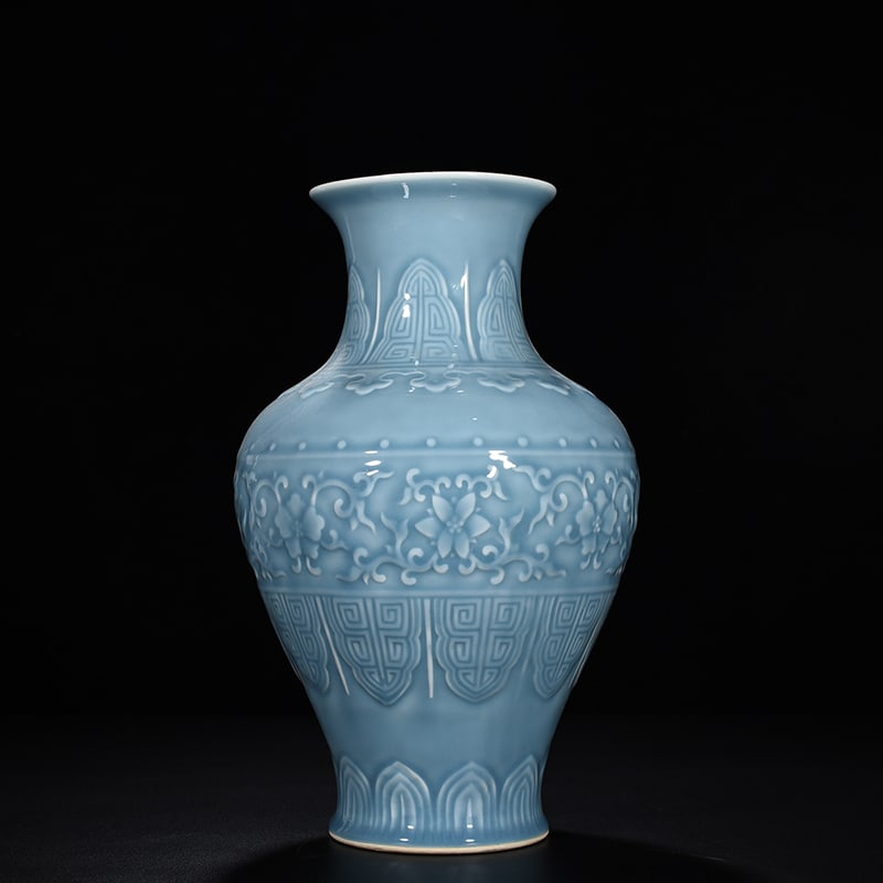 Chinese sky blue glaze porcelain vase Qing dynasty Qianlong Mark & Period (1 of 9)