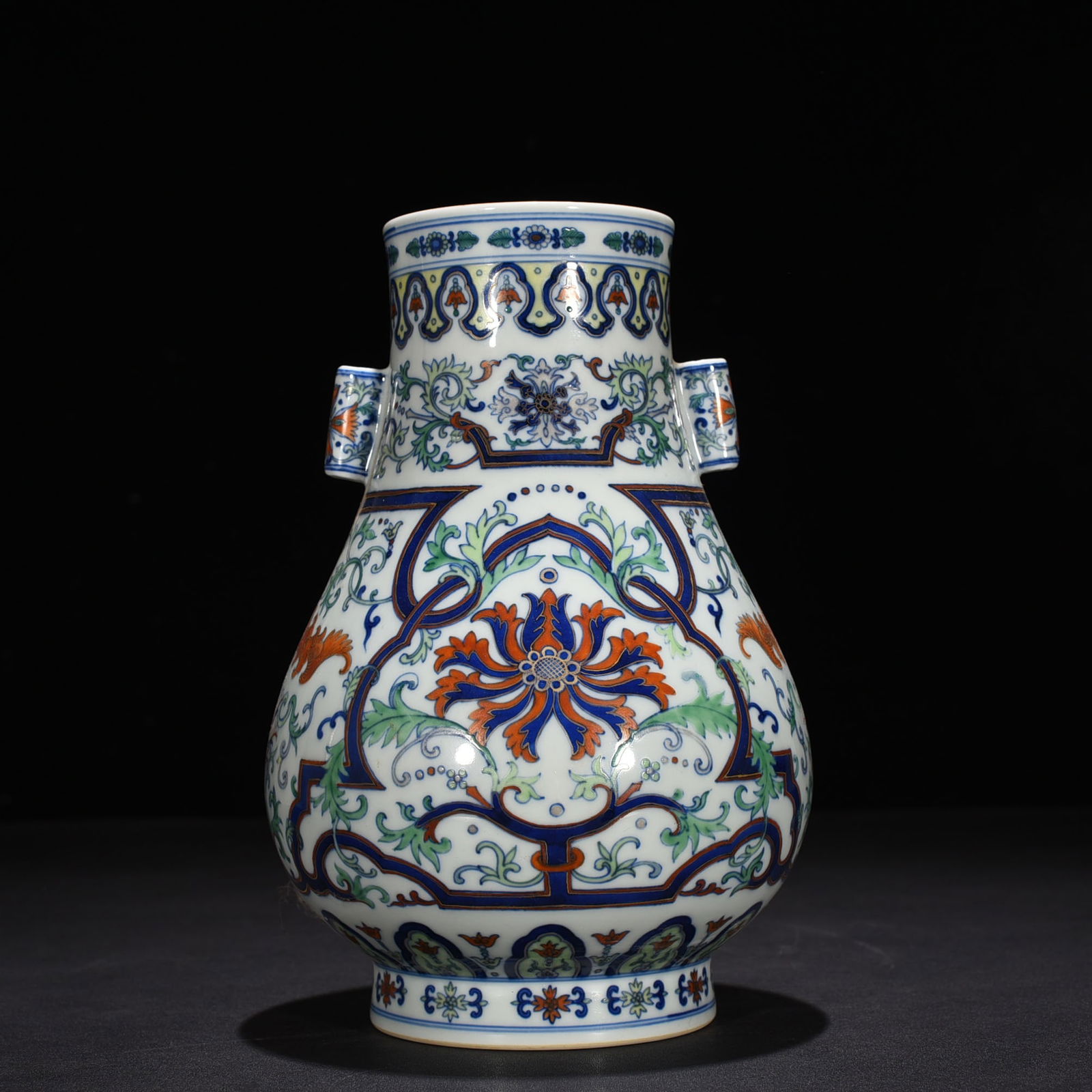 Qing Dynasty Qianlong doucai painted gold flower porcelain through-ear vase: Size: Height 26 cm - Width 13 cm Materials: Porcelain Time Period: Qing dynasty Manufactured Date: Qianlong Mark & Period Object: Chinese Antique ⛨ Purchase With Confidence ✔ Verifi