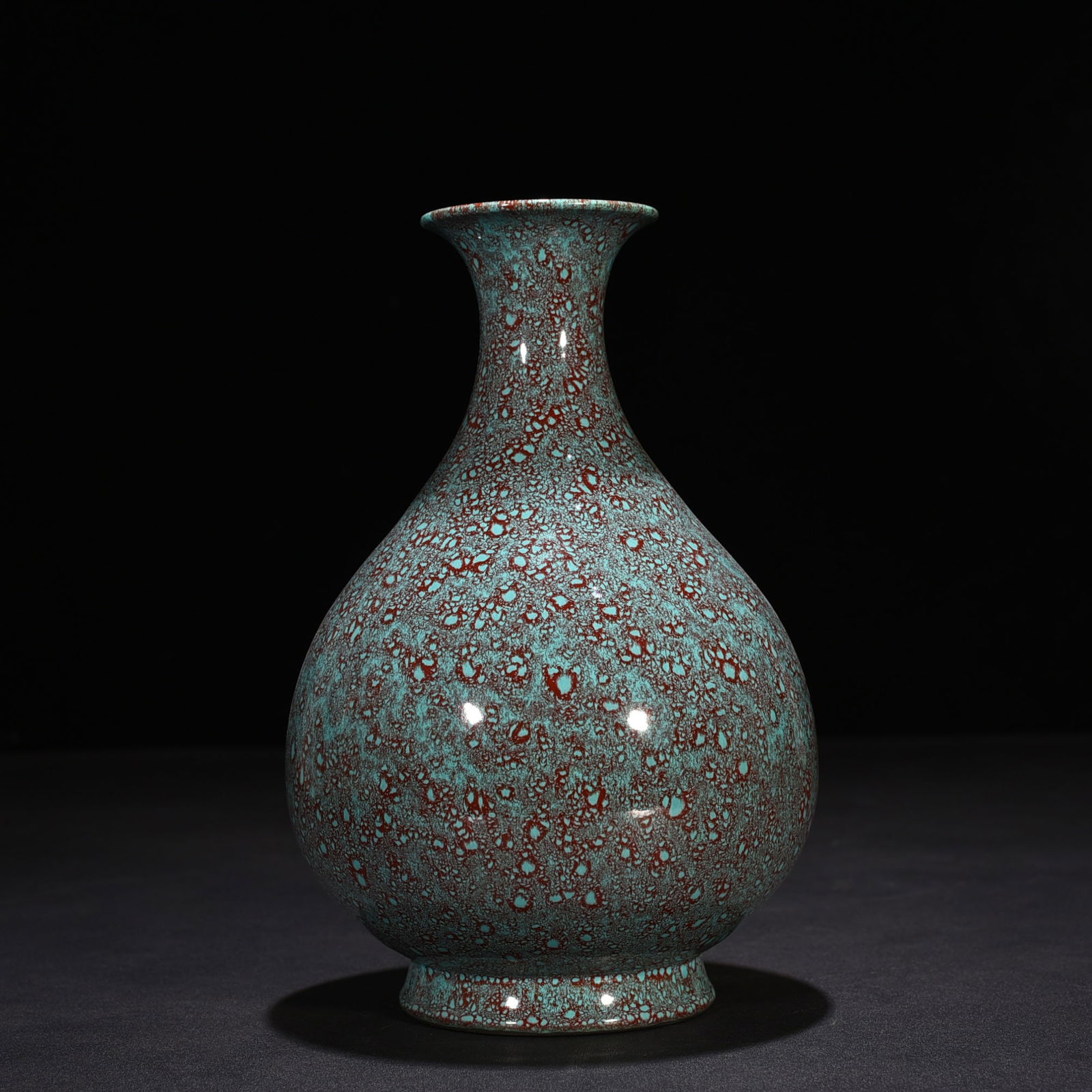 Qing Dynasty Qianlong furnace Jun-glazed jade pot spring vase: Size: Height 21 cm - Width 13 cm Materials: Porcelain Time Period: Qing dynasty Manufactured Date: Qianlong Mark & Period Object: Chinese Antique ⛨ Purchase With Confidence ✔ Verifi