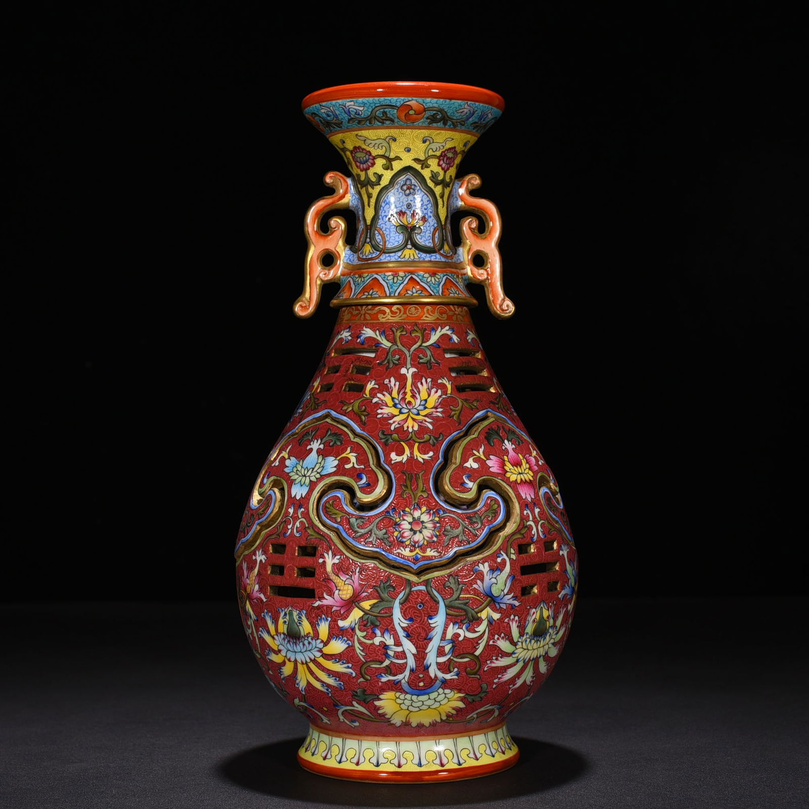 Chinese famille rose porcelain vase Qing dynasty Qianlong Mark & Period (1 of 9)