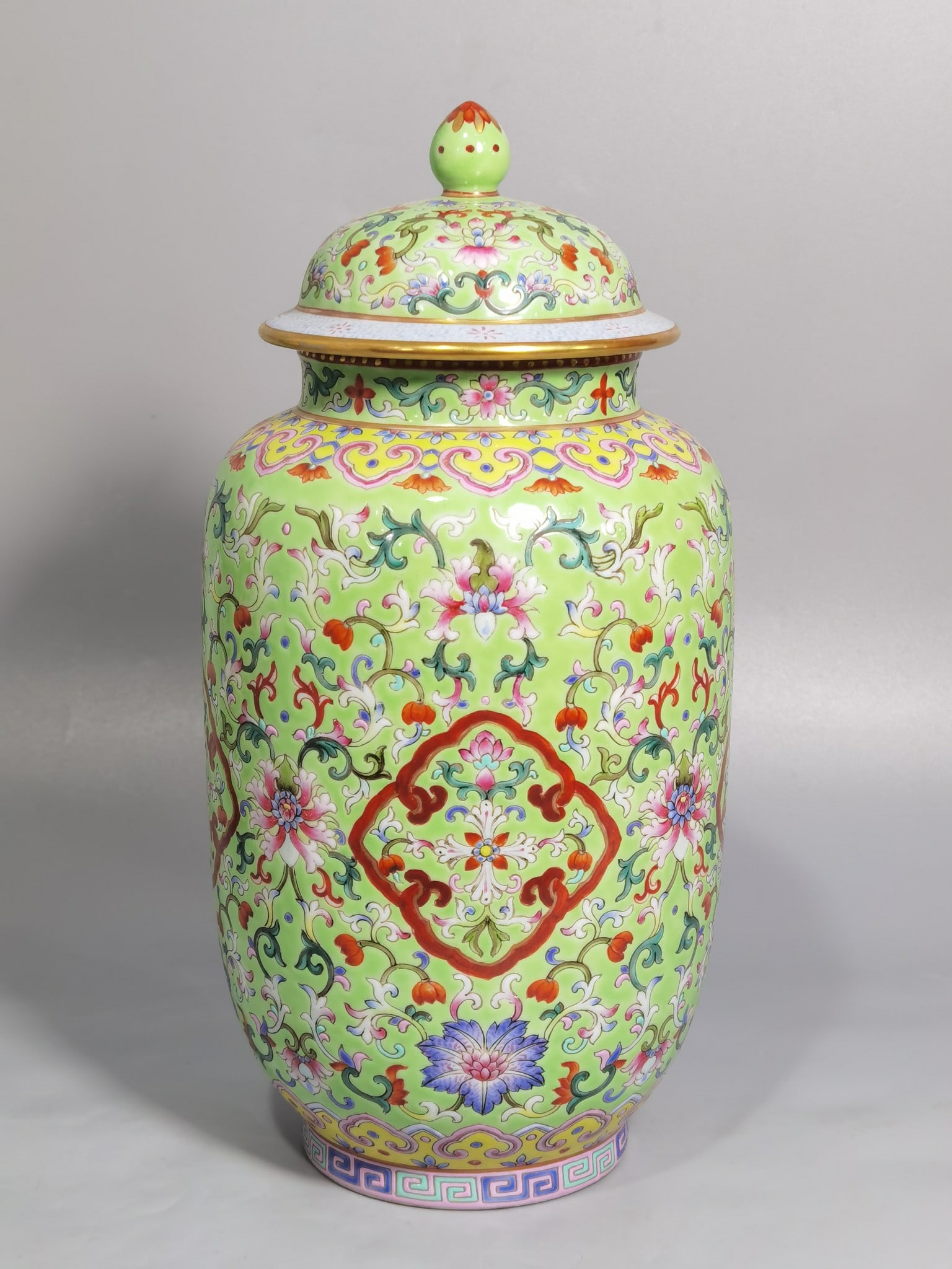 Qing Dynasty Jiaqing pine green ground pastel passion fruit pattern lid jar: Size: Height 24 cm - Width 12 cm Materials: Porcelain Time Period: Qing dynasty Manufactured Date: Jiaqing Mark & Period Object: Chinese Antique ⛨ Purchase With Confidence ✔ Verifie