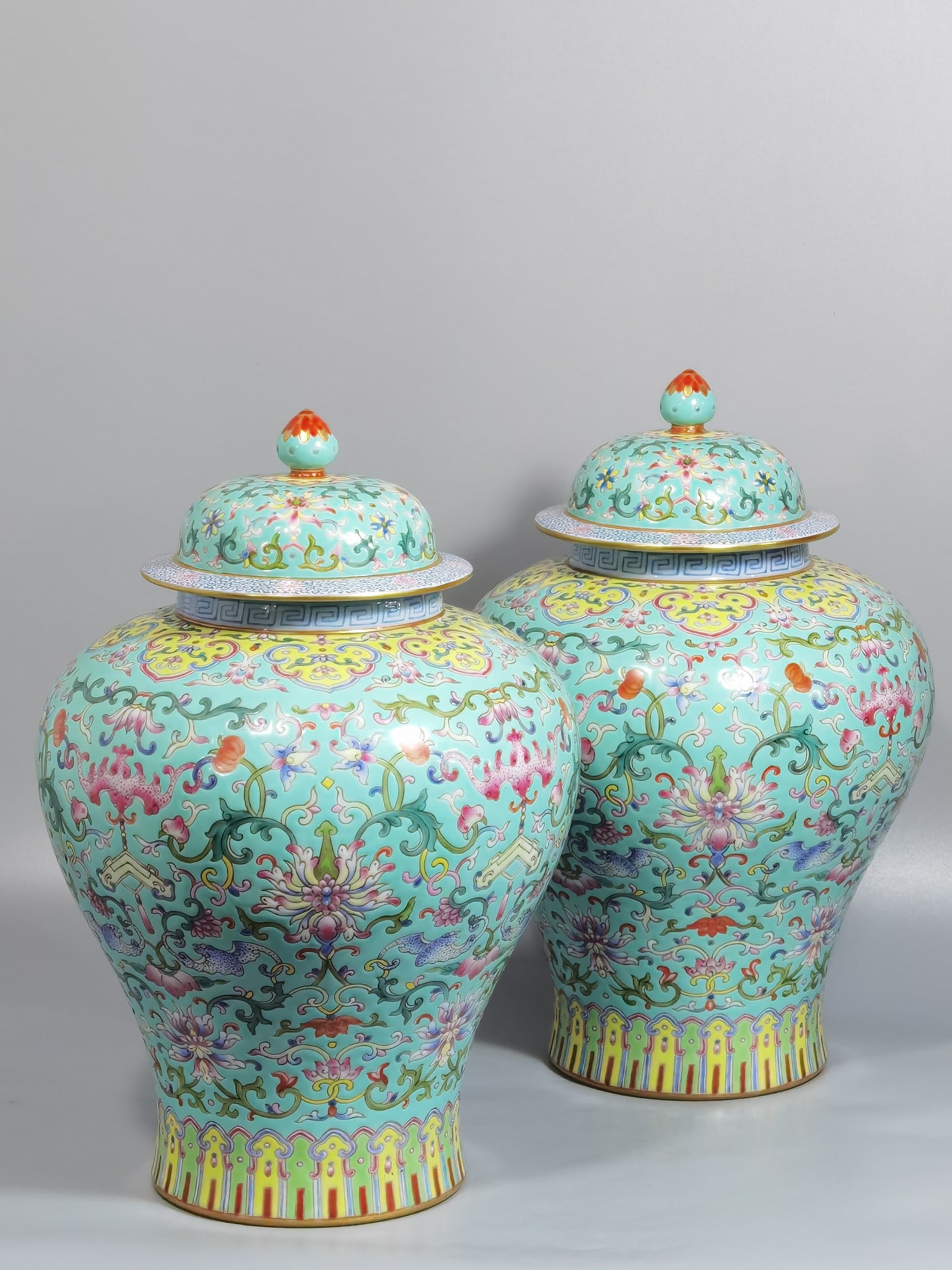 Qing Dynasty Jiaqing turquoise green land pastel blessing and longevity general jar: Size: Height 28.5 cm - Width 19.5 cm Materials: Porcelain Time Period: Qing dynasty Manufactured Date: Jiaqing Mark & Period Object: Chinese Antique ⛨ Purchase With Confidence ✔ Ver