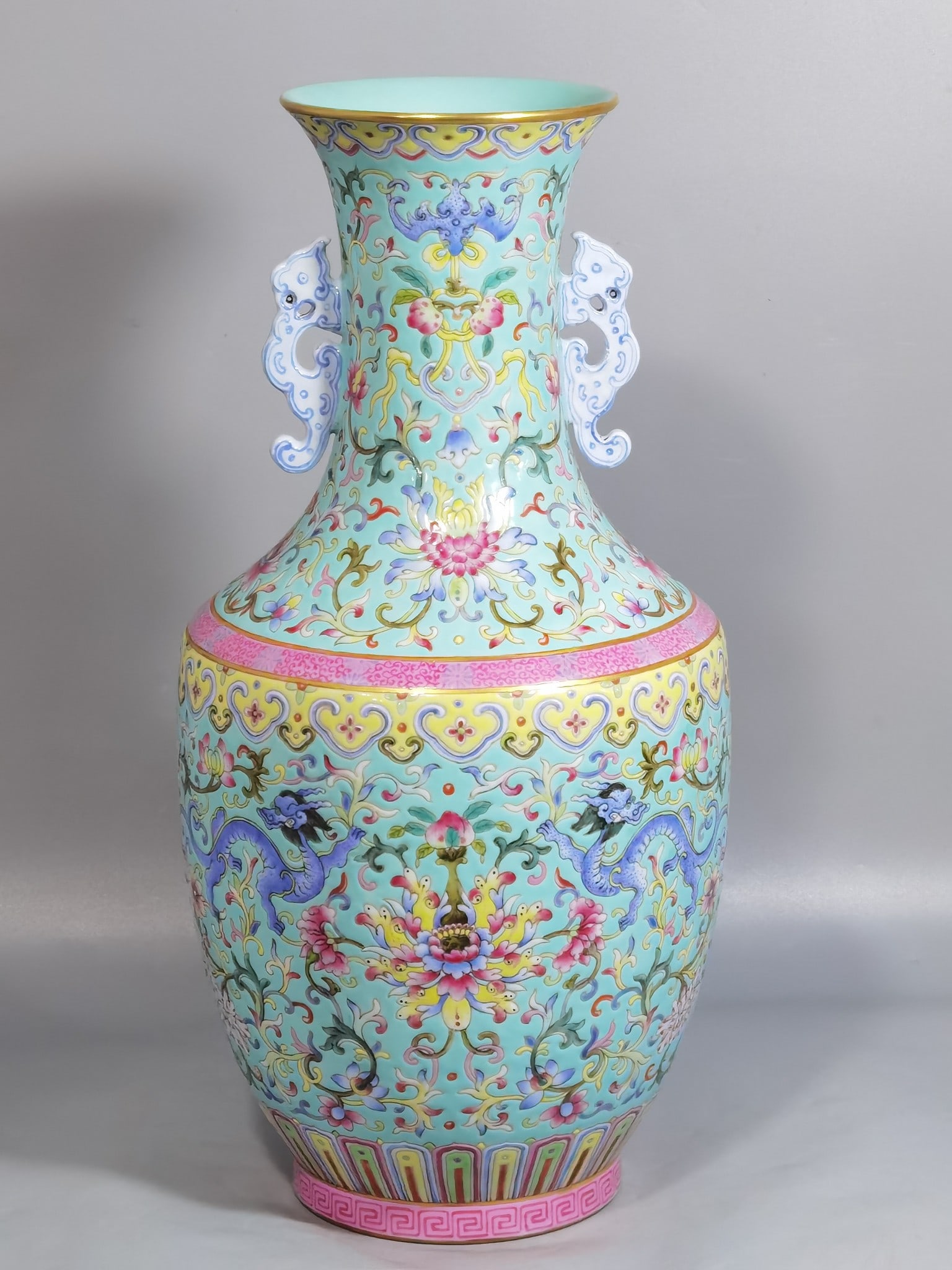 Chinese famille rose porcelain vase Qing dynasty Jiaqing Mark & Period (1 of 9)