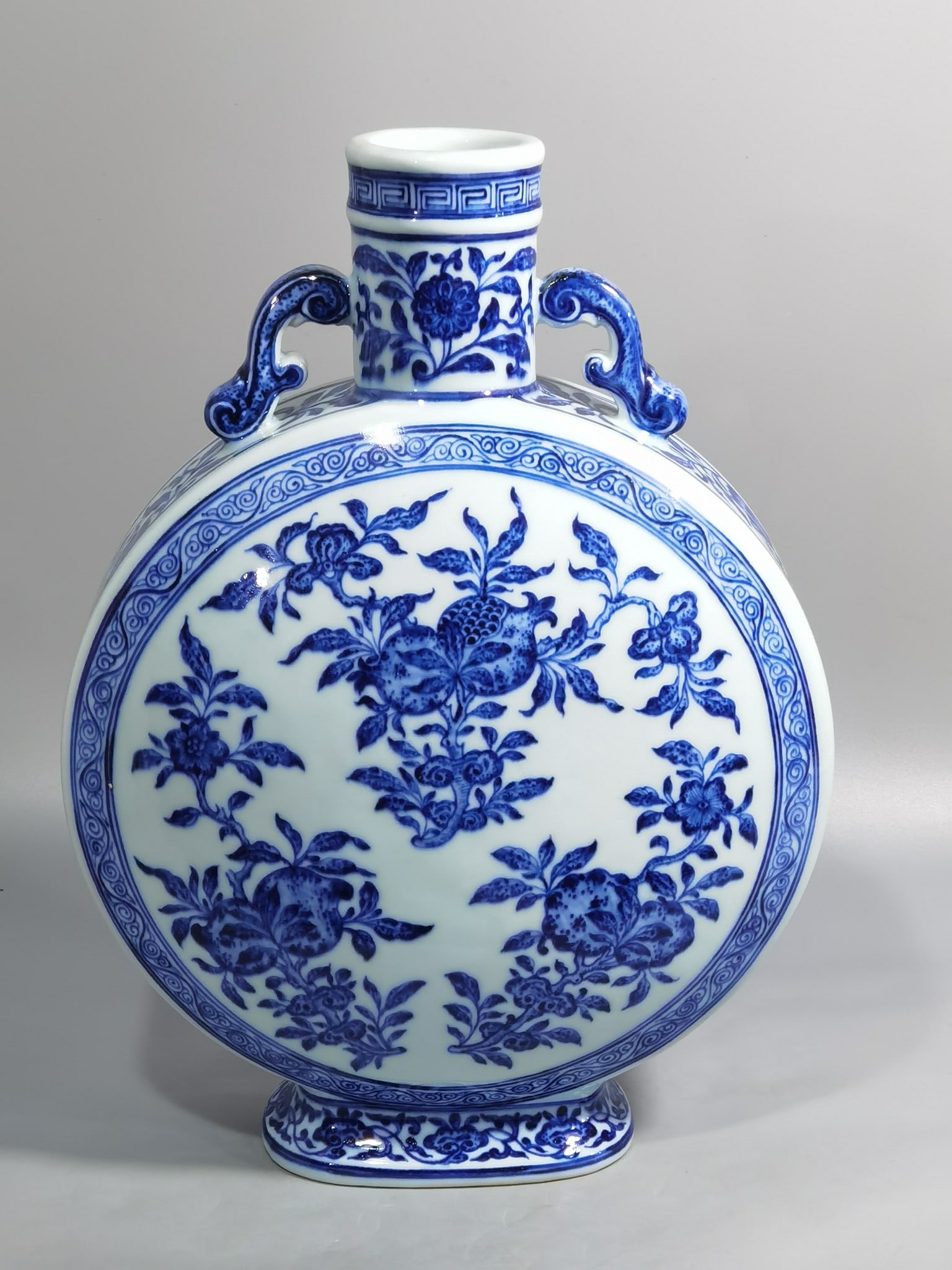 Chinese blue and white porcelain vase Qing dynasty Yongzheng Mark & Period (1 of 9)