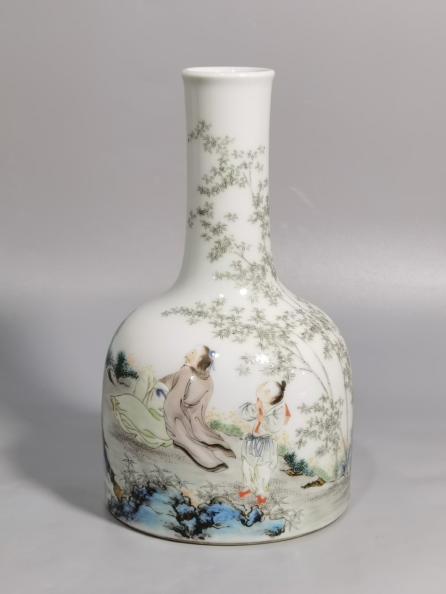 Chinese famille rose porcelain vase Qing dynasty Yongzheng Mark & Period: Size: Height 18.2 cm - Width 10.3 cm Materials: Porcelain Time Period: Qing dynasty Manufactured Date: Yongzheng Mark & Period Object: Chinese Antique ⛨ Purchase With Confidence ✔ V
