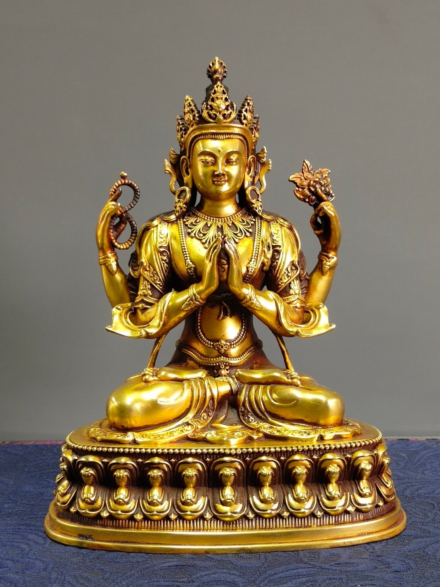 Chinese gilt bronze buddha figure Qing dynasty: Size: Height 23 cm - Width 16.8 cm Materials: Gilt Bronze Time Period: Qing dynasty Manufactured Date: Qianlong Period Object: Chinese Antique ⛨ Purchase With Confidence ✔ Verified