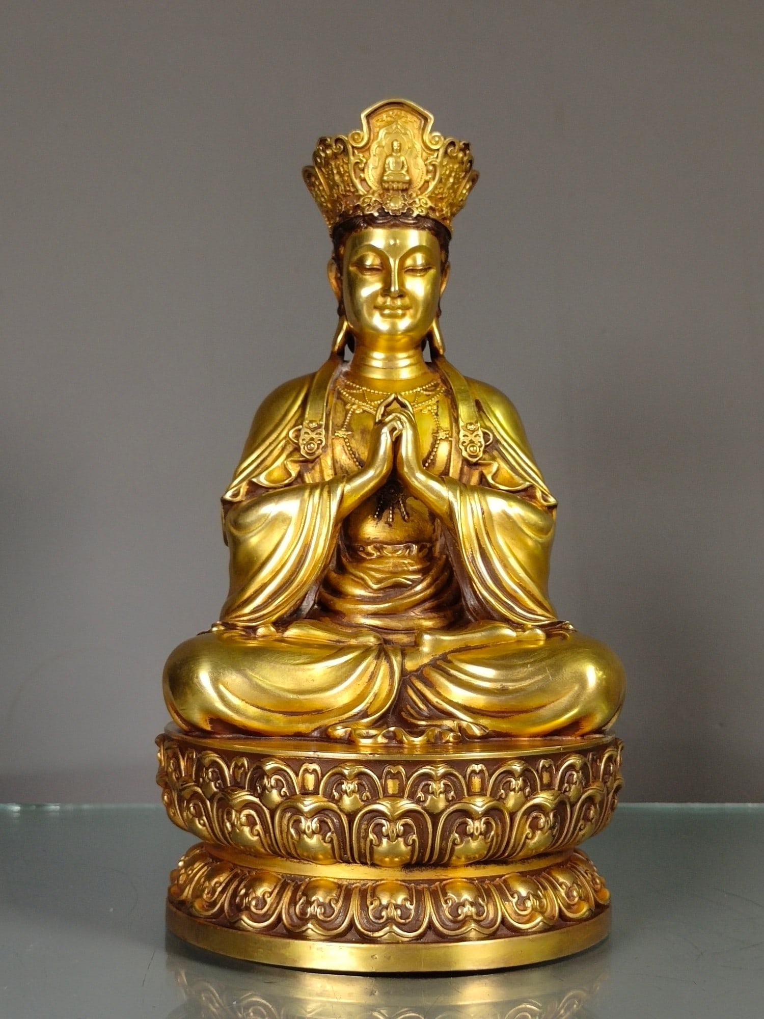 Chinese gilt bronze buddha figure Qing dynasty: Size: Height 25 cm - Width 14 cm Materials: Gilt Bronze Time Period: Qing dynasty Manufactured Date: Qianlong Period Object: Chinese Antique ⛨ Purchase With Confidence ✔ Verified Au