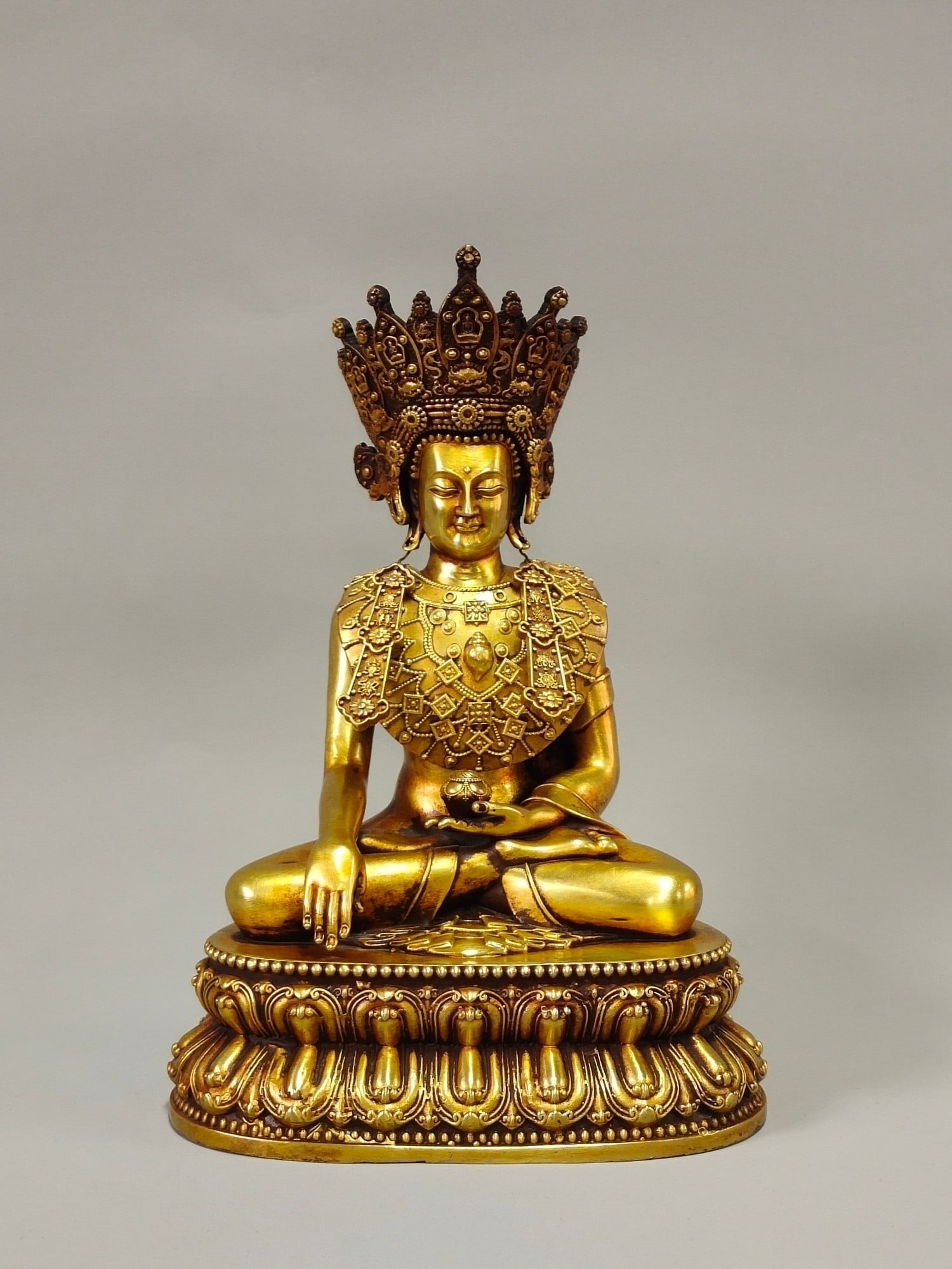Chinese gilt bronze buddha figure Qing dynasty (1 of 9)
