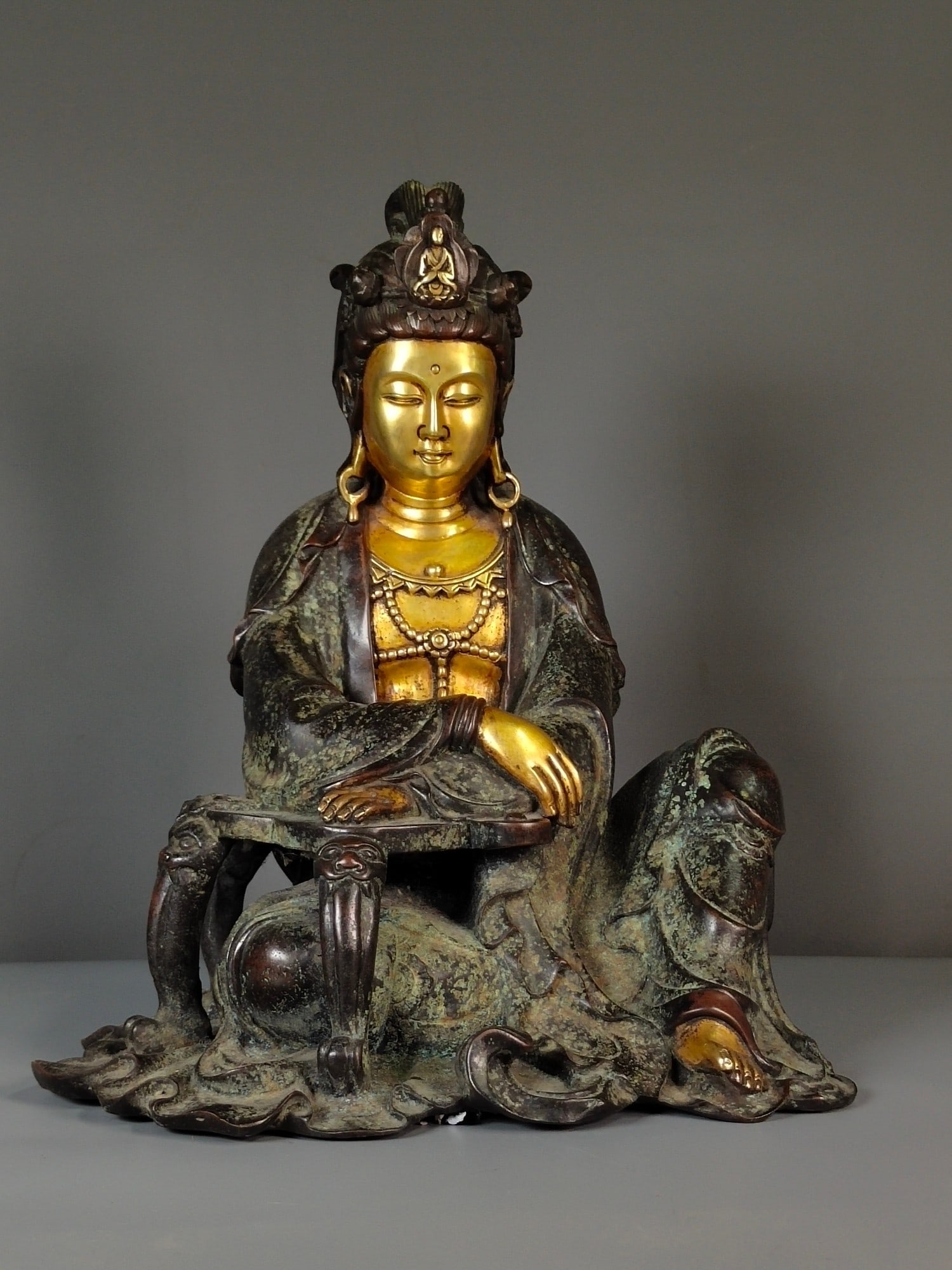 Chinese gilt bronze buddha figure Qing dynasty (1 of 9)