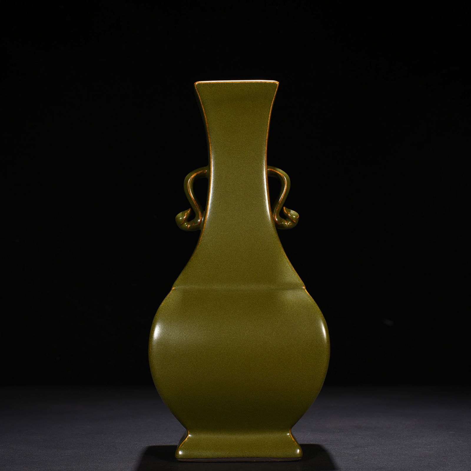 Qing Dynasty Qianlong tea powder-glazed Ruyi'er square vase: Size: Height 30 cm - Width 13.5 cm Materials: Porcelain Time Period: Qing dynasty Manufactured Date: Qianlong Mark & Period Object: Chinese Antique ⛨ Purchase With Confidence ✔ Veri