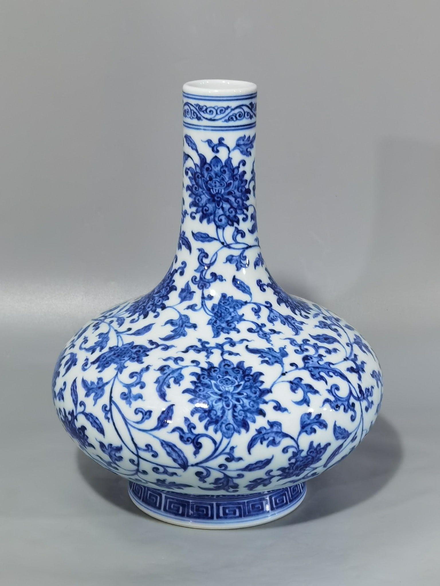 Chinese blue and white porcelain vase Qing dynasty Yongzheng Mark & Period (1 of 9)