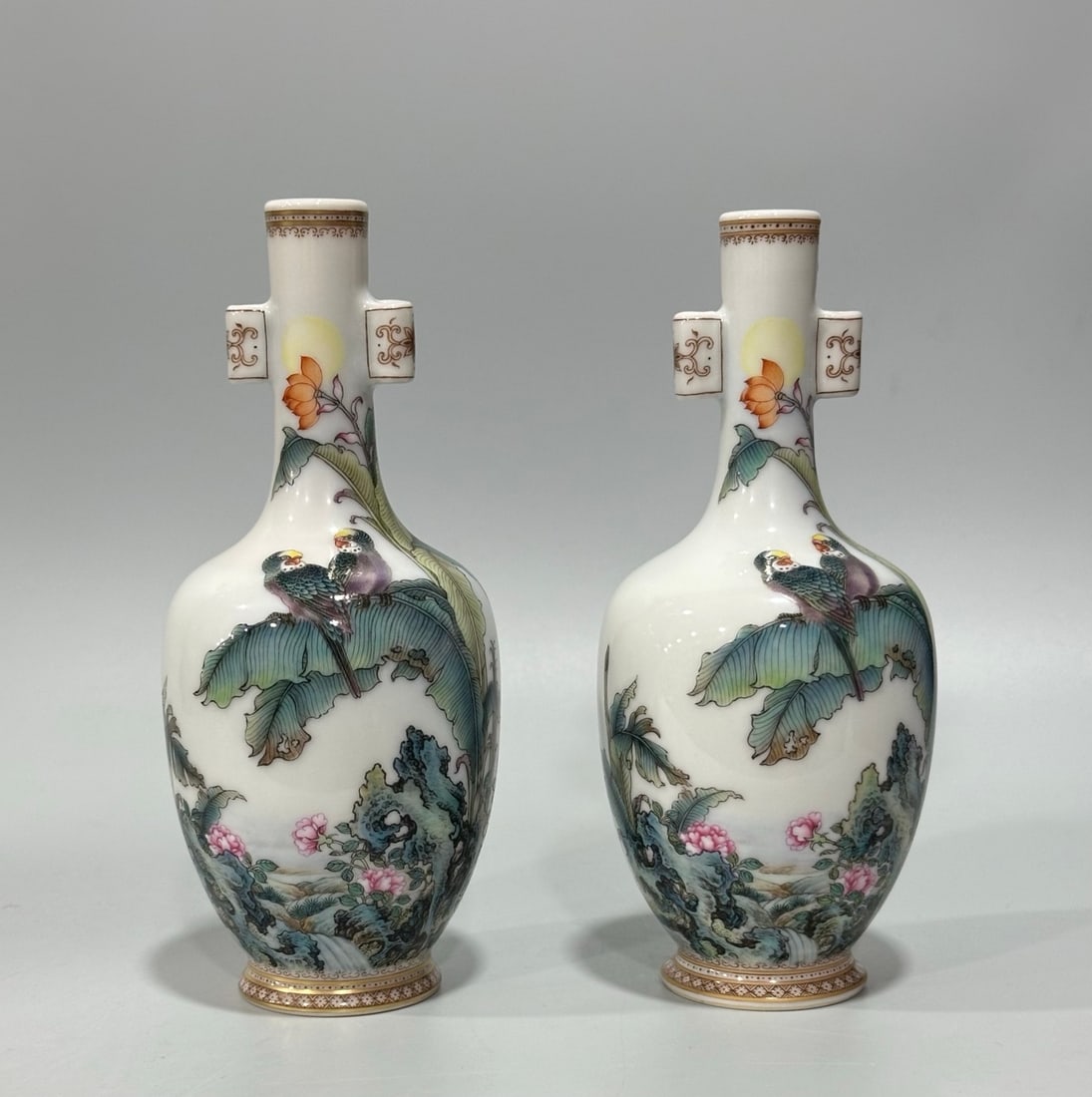Chinese famille rose porcelain vase pair Qing dynasty Yongzheng Mark & Period: Size: Height 16 cm - Width 7 cm Materials: Porcelain Time Period: Qing dynasty Manufactured Date: Yongzheng Mark & Period Object: Chinese Antique ⛨ Purchase With Confidence ✔ Verifi