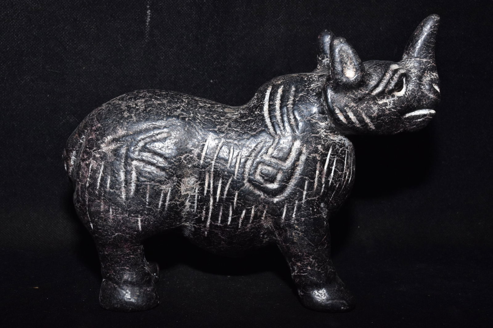 Chinese Hongshan culture jade carved ornaments: Size: Height 17.2 cm - Width 20.4 cm Materials: Natural Jade Time Period: Hongshan Culture Manufactured Date: 3000-BC Object: Chinese Antique ⛨ Purchase With Confidence ✔ Verified A