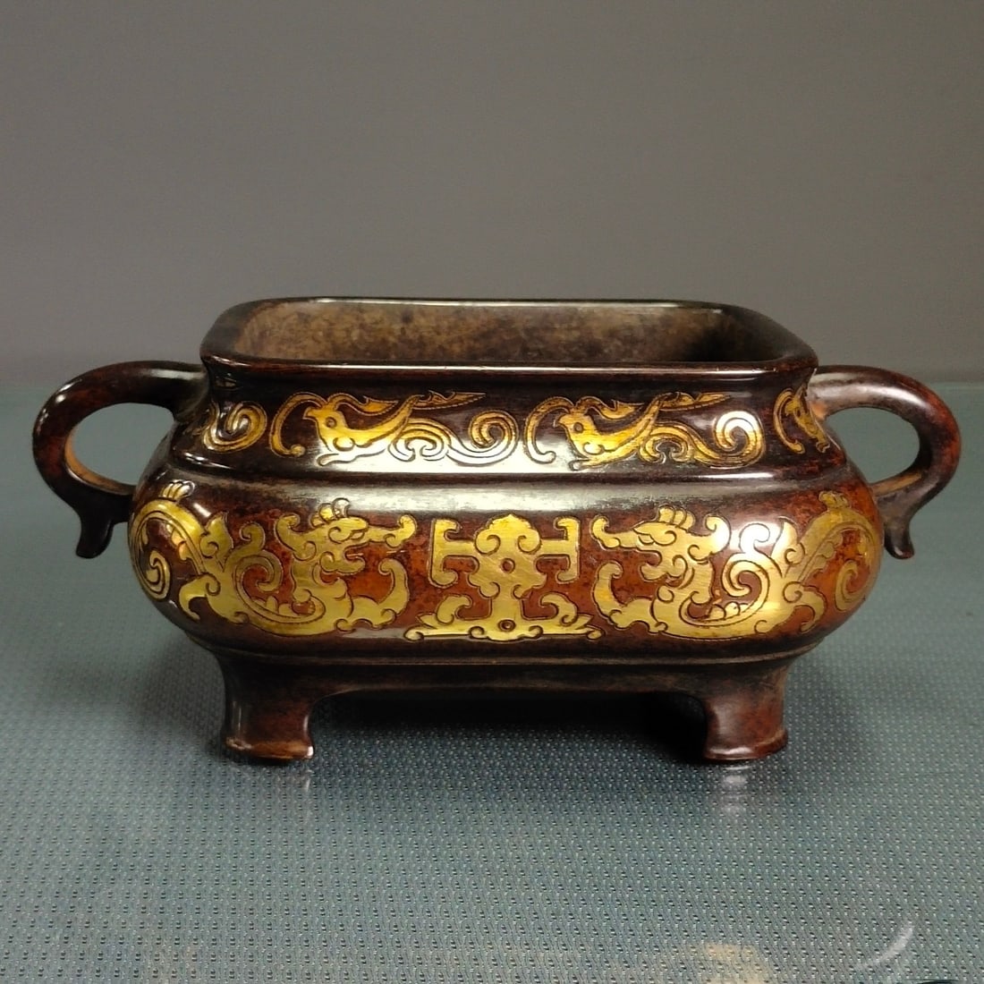 Chinese gilt bronze incense burner Ming dynasty Xuande Mark & Period: Size: Width 20 cm - Height 8 cm Materials: Gilt Bronze Time Period: Ming dynasty Manufactured Date: Xuande Mark & Period Object: Chinese Antique ⛨ Purchase With Confidence ✔ Verifie