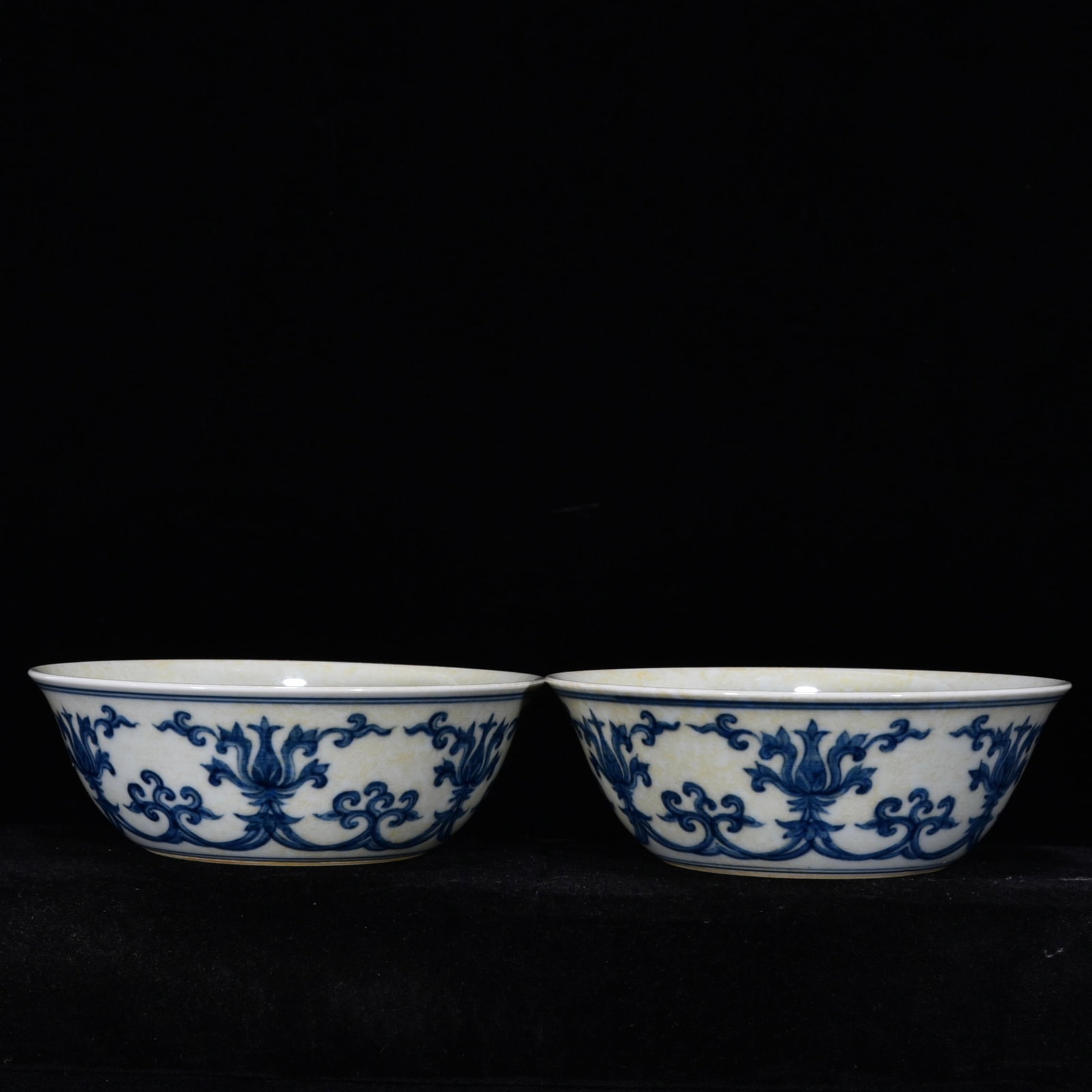 Chinese blue and white porcelain bowl pair Ming dynasty Chenghua Mark & Period: Size: Width 11.5 cm - Height 4 cm Materials: Porcelain Time Period: Ming dynasty Manufactured Date: Chenghua Mark & Period Object: Chinese Antique ⛨ Purchase With Confidence ✔ Verif