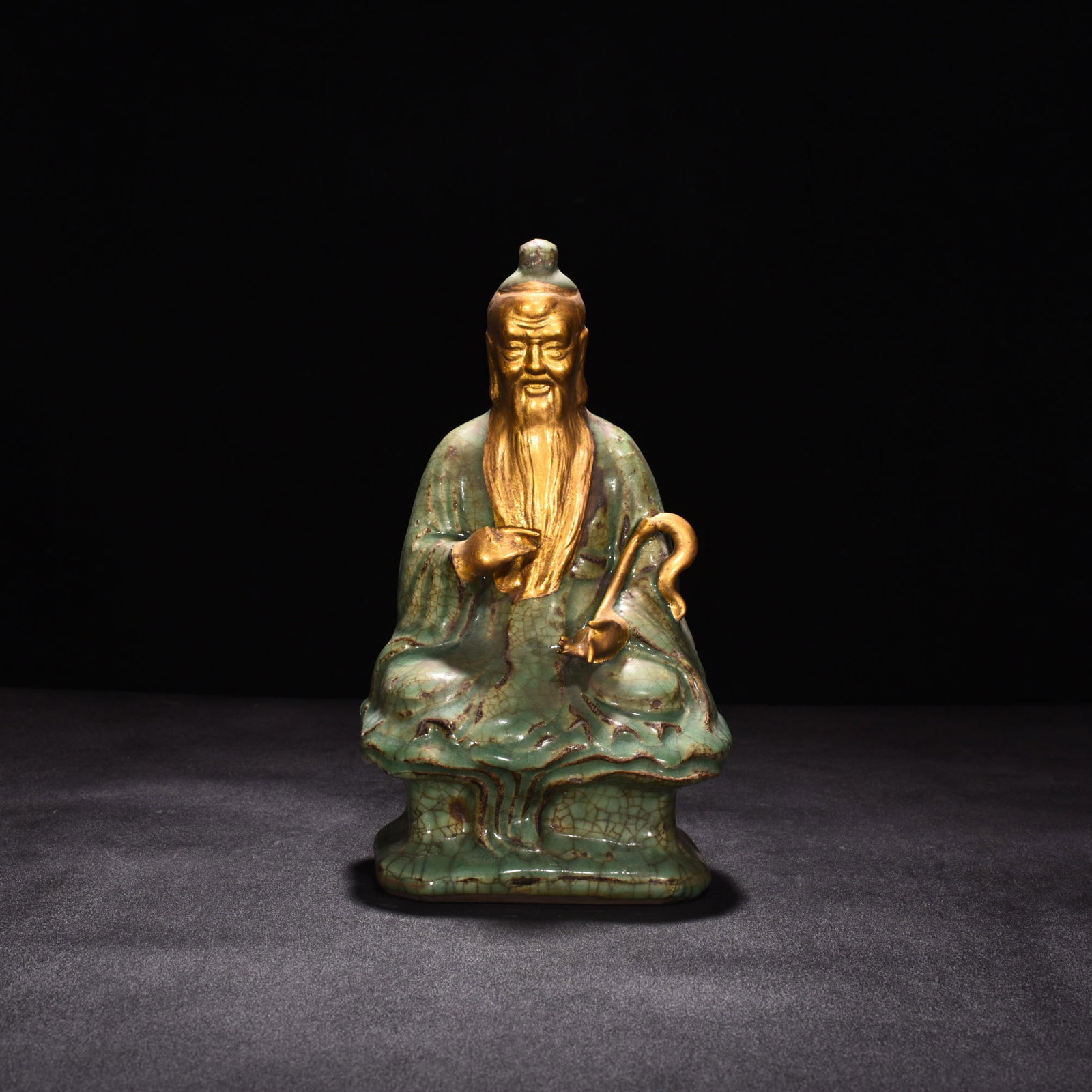 Song Dynasty Longquan kiln plum celadon glaze gilded statue of Yuanshi Tianzun: Size: Height 25.5 cm - Width 11 cm Materials: Porcelain Time Period: Song dynasty Manufactured Date: 10th-c Object: Chinese Antique ⛨ Purchase With Confidence ✔ Verified Auction Hou