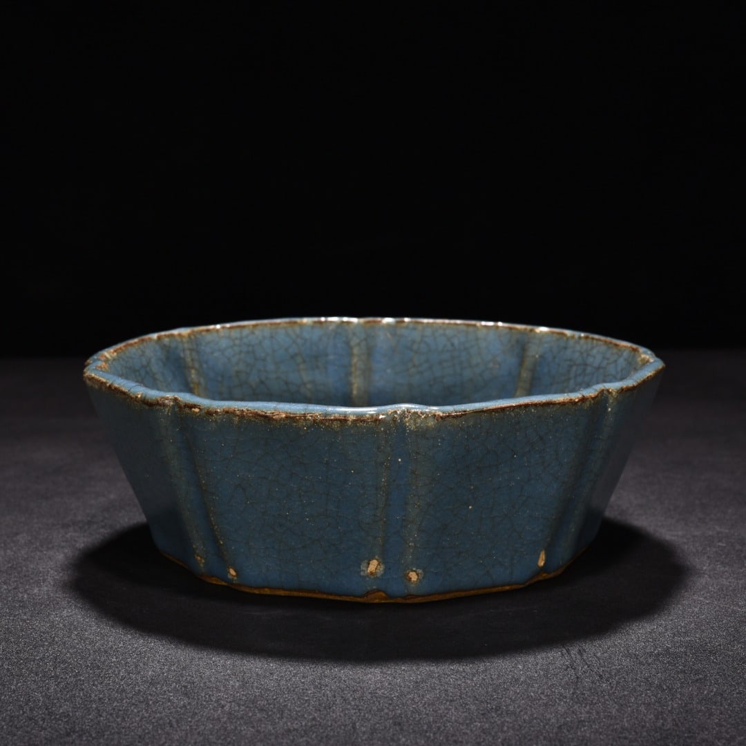 Song Dynasty Longquan kiln Six-square washer: Size: Width 17 cm - Height 5.8 cm Materials: Porcelain Time Period: Song dynasty Manufactured Date: 10th-c Period Object: Chinese Antique ⛨ Purchase With Confidence ✔ Verified Aucti