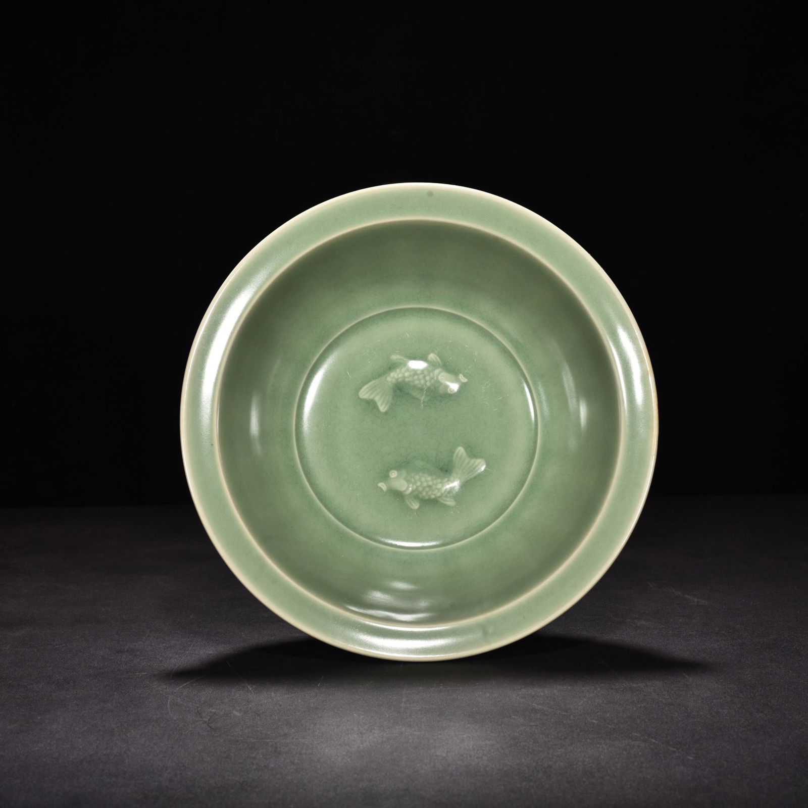 Song Dynasty Longquan kiln bean green glaze double fish plate (1 of 10)