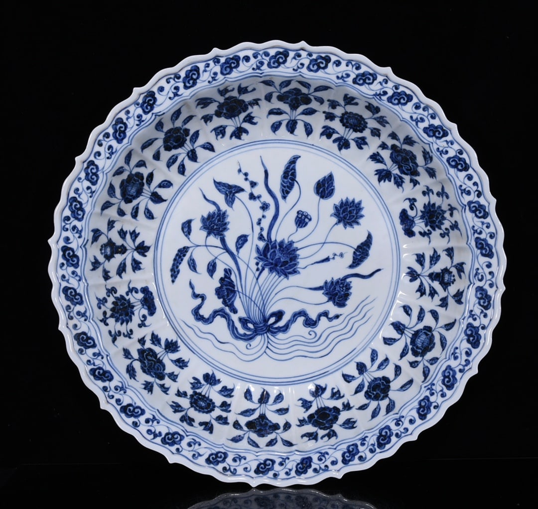 Ming Dynasty Xuande blue and white bouquet with lotus melon prism plate: Size: Width 42 cm - Height 7 cm Materials: Porcelain Time Period: Ming dynasty Manufactured Date: Xuande Mark & Period Object: Chinese Antique ⛨ Purchase With Confidence ✔ Verified
