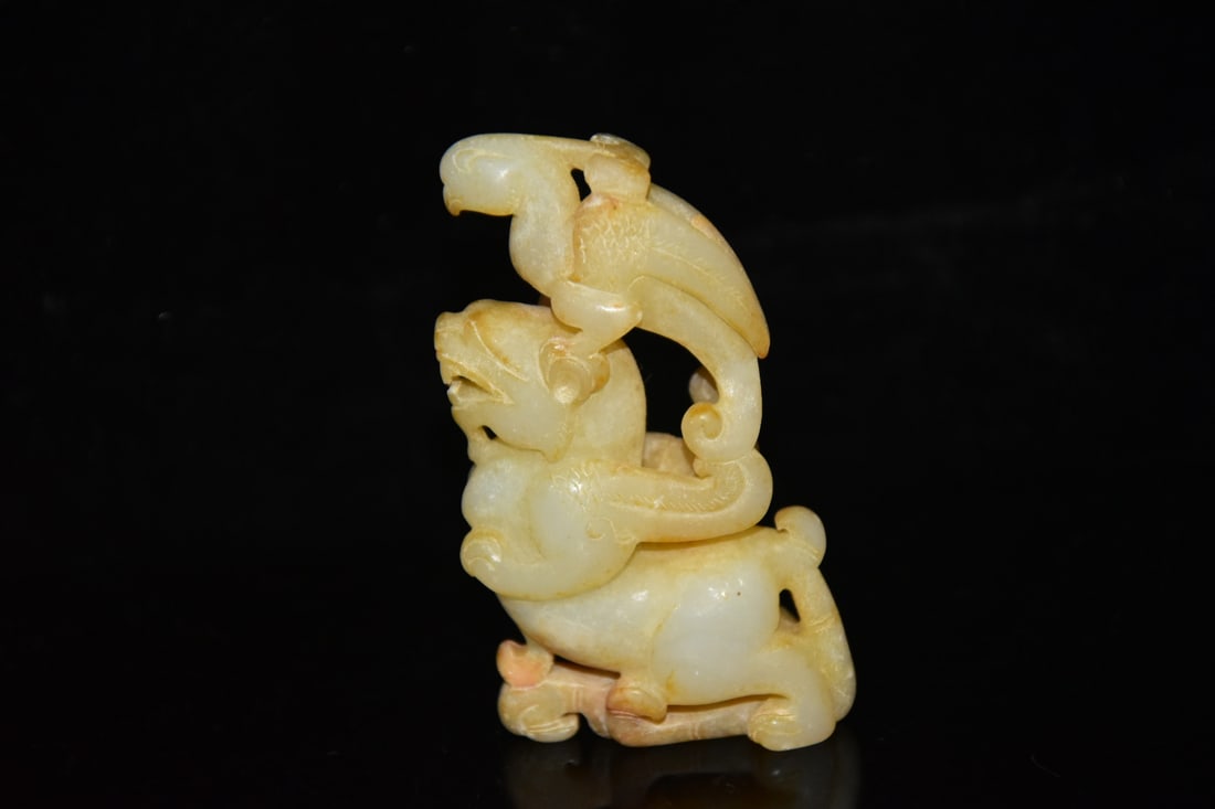 Chinese Hongshan culture jade carved ornaments: Size: Height 8.4 cm - Width 5.5 cm Materials: Natural Jade Time Period: Hongshan Culture Manufactured Date: 3000-BC Object: Chinese Antique ⛨ Purchase With Confidence ✔ Verified Auc