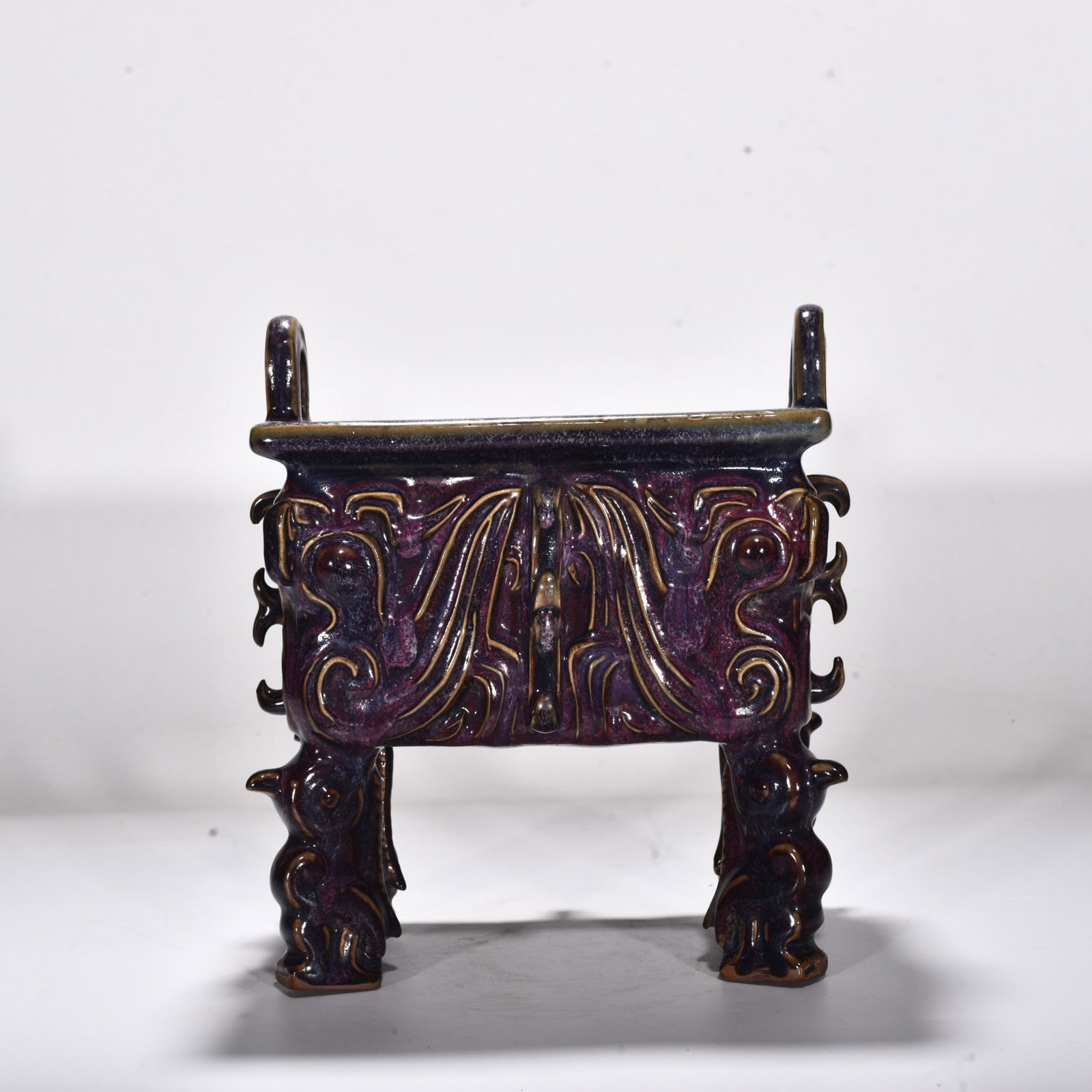 Song Dynasty Jun kiln rose purple glazed phoenix bird cauldron: Size: Height 26.5 cm - Width 23 cm Materials: Porcelain Time Period: Song dynasty Manufactured Date: 10th-c Object: Chinese Antique ⛨ Purchase With Confidence ✔ Verified Auction Hou